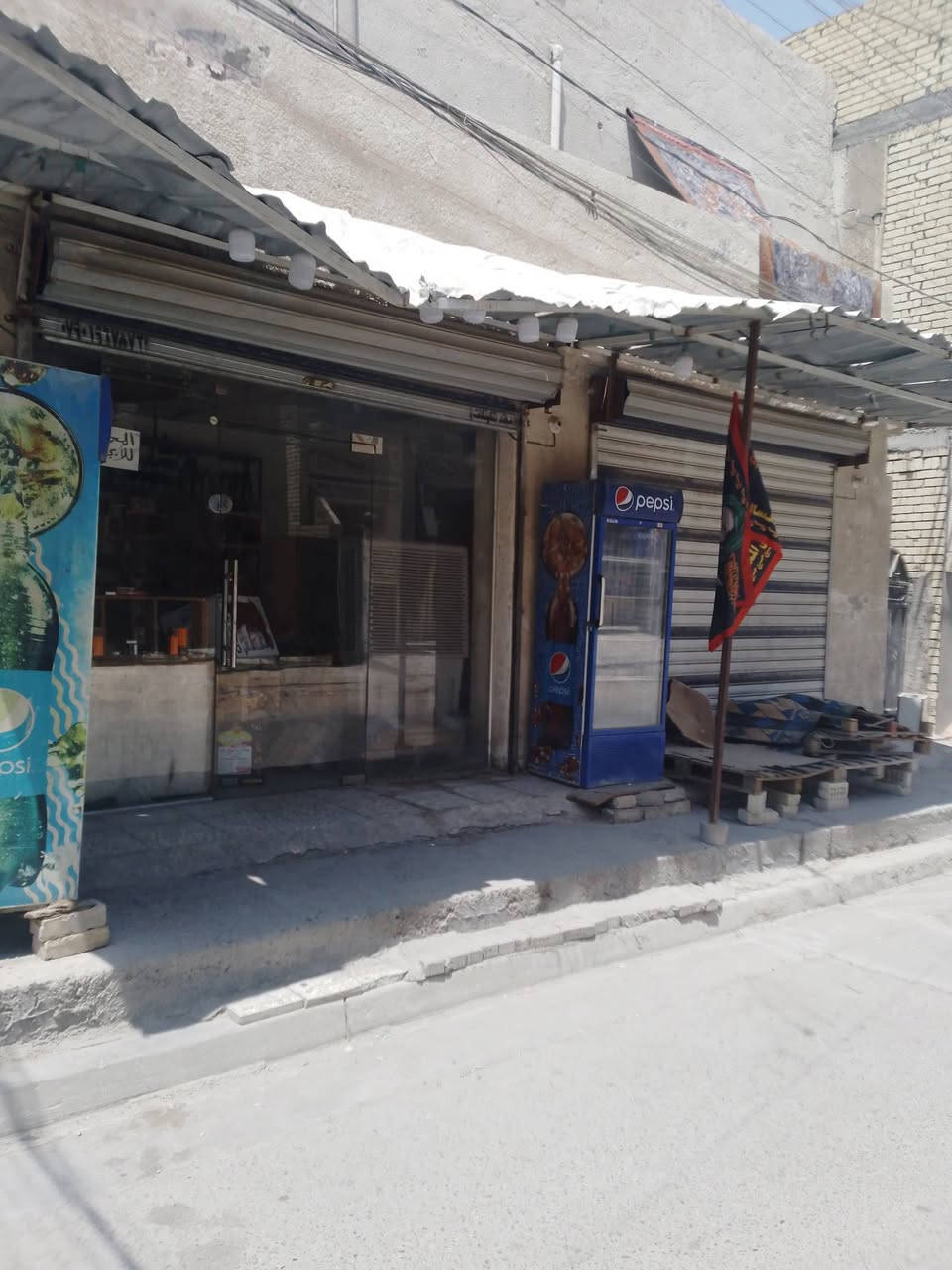 السلام عليكم بيت ركن تجاري يحتوي على مشتملات اثنين ومحلات اثنين موقعه ابودشير الشارع العام شارع كهوه vib
لاستفسار ***********
