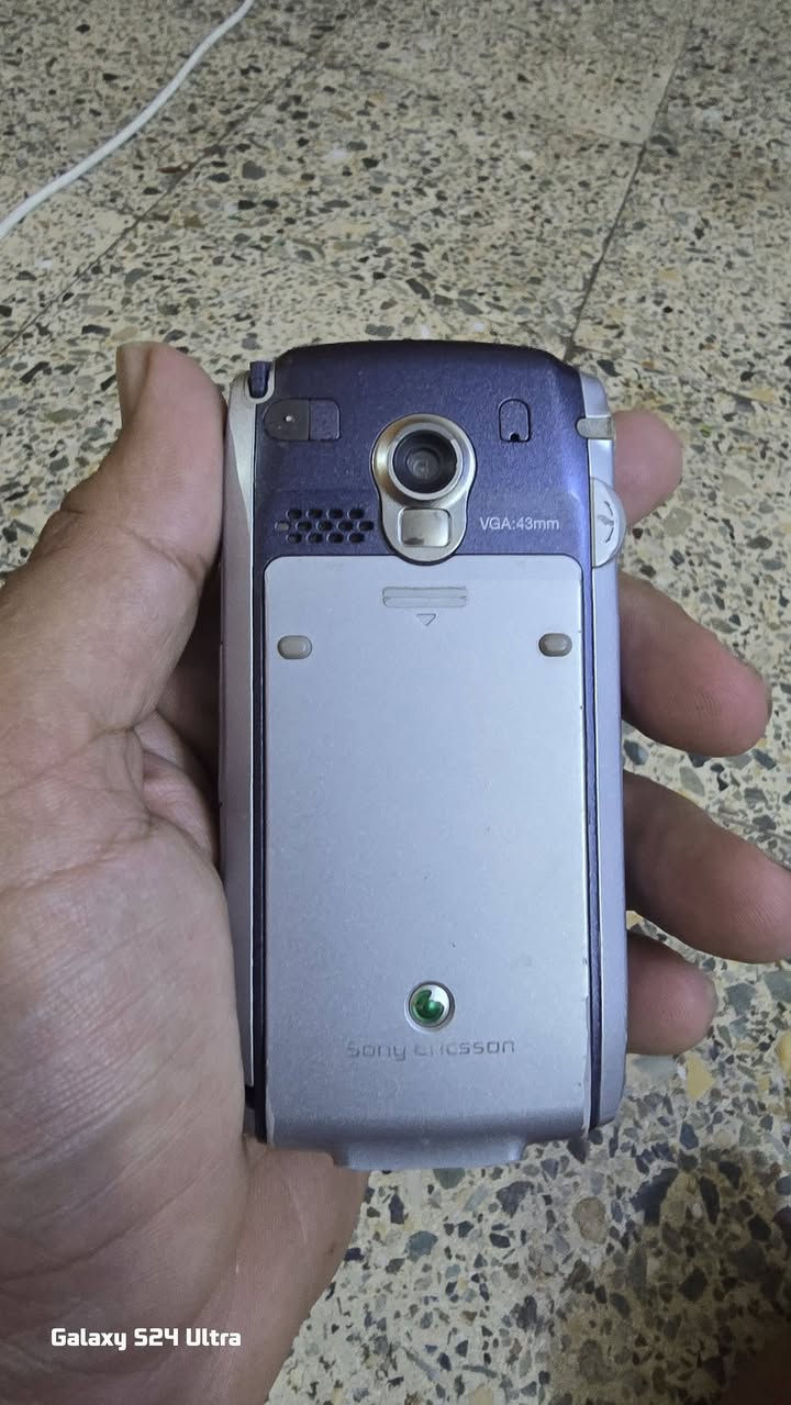 جهاز سوني إريكسون للبيع شغال مع رام 32 وشاحن نضيف كلش مكاني بغداد حي ماعندي توصيل رقمي *********** رايده ب100
