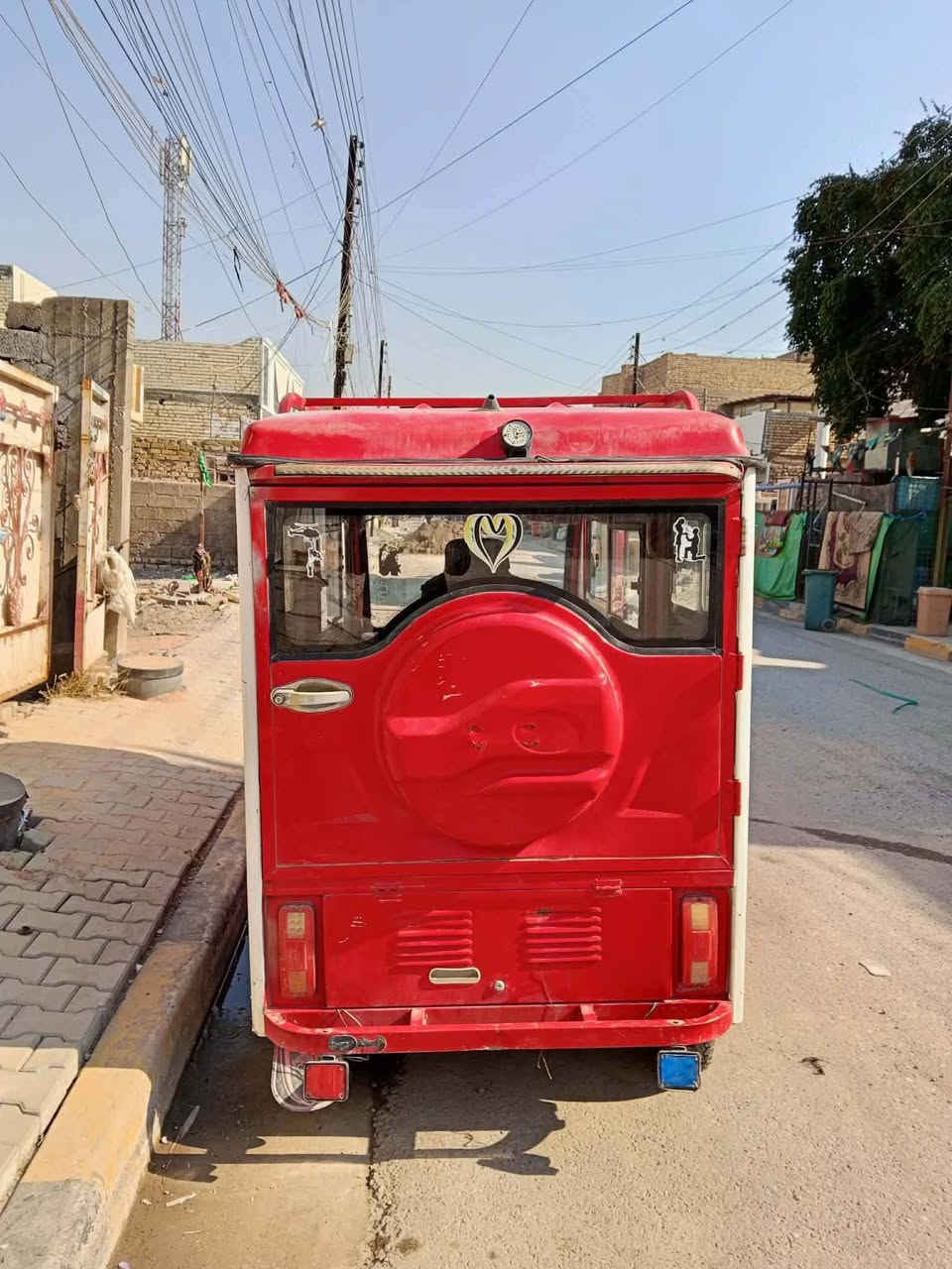 سلام عليكم عندي هاي التكتك للبيع سعره اثنين ونص وبيه مجال للشراي ***********
هذا رقمي بي وات ساب العنوان المعالف شارع العريض
