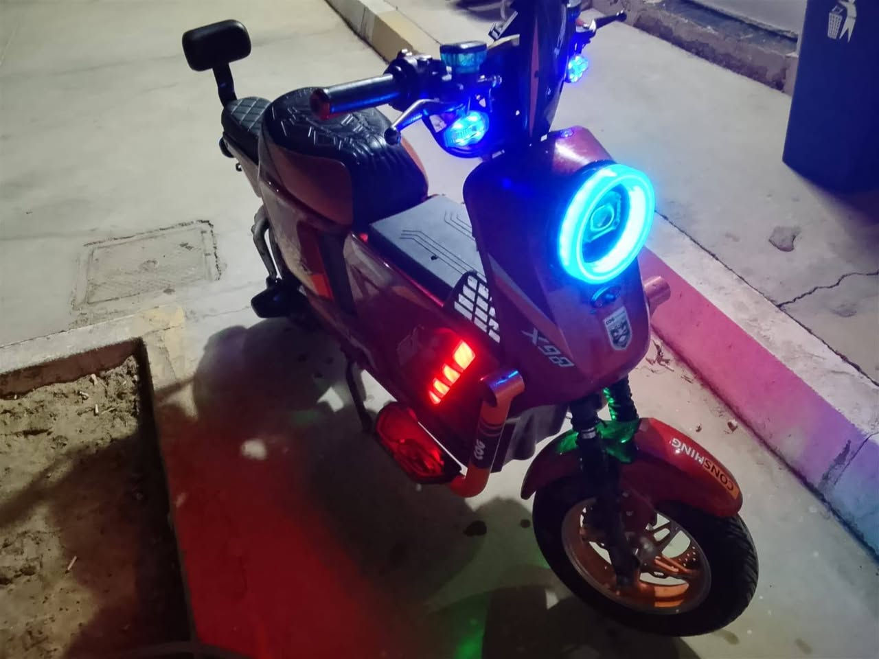دراجه شحن X900 موديل 2026
اربع سرع سريعه وبيه بك رجوع 
بطاريات خمسه دبل كبار 
دراجه حلوه مال بيت سعره 375 
و للتفاصيل الاتصال على الرقم 
المكان بصره شط العرب تنومه 
الرقم ***********
