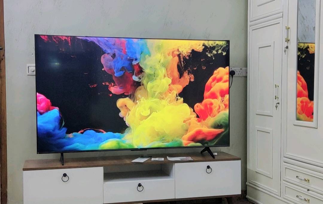 شاشه ماركه TCL حجم 75 موديل 2025
عنوان بغداد سعره 850 الف
ممكن تكتبلي شنو الموديل بالضبط؟ لأن الظاهر من الورق 75V6C بس أريد أتأكد من الاسم الكامل حتى يكون واضح للمشتري.: 
TCL 
الشاشة وياها الريموت والأصلي، الكيبلات، والقاعدة/الحامل؟ وإذا أكو كرتون أصلي هم متوفر لو لا؟: 
ريمون مع كارت ضمان
الضمان شكد مدته بالتحديد، ويشمل شنو؟ وشنو تاريخ الشراء/التفعيل؟: 
ضمان أكثر من سنه ونص
ممكن تحدد مكانك ببغداد بالضبط: أي منطقة؟ وهل التوصيل متوفر لو استلام من نفس المكان فقط؟: 
بغداد
الشاشة مستخدمة لو جديدة؟ وإذا مستخدمة، شكد مدة الاستخدام وهل بيها أي خدش أو ملاحظة حتى لو بسيطة؟: 
مستخدمه نضيفه كلش 