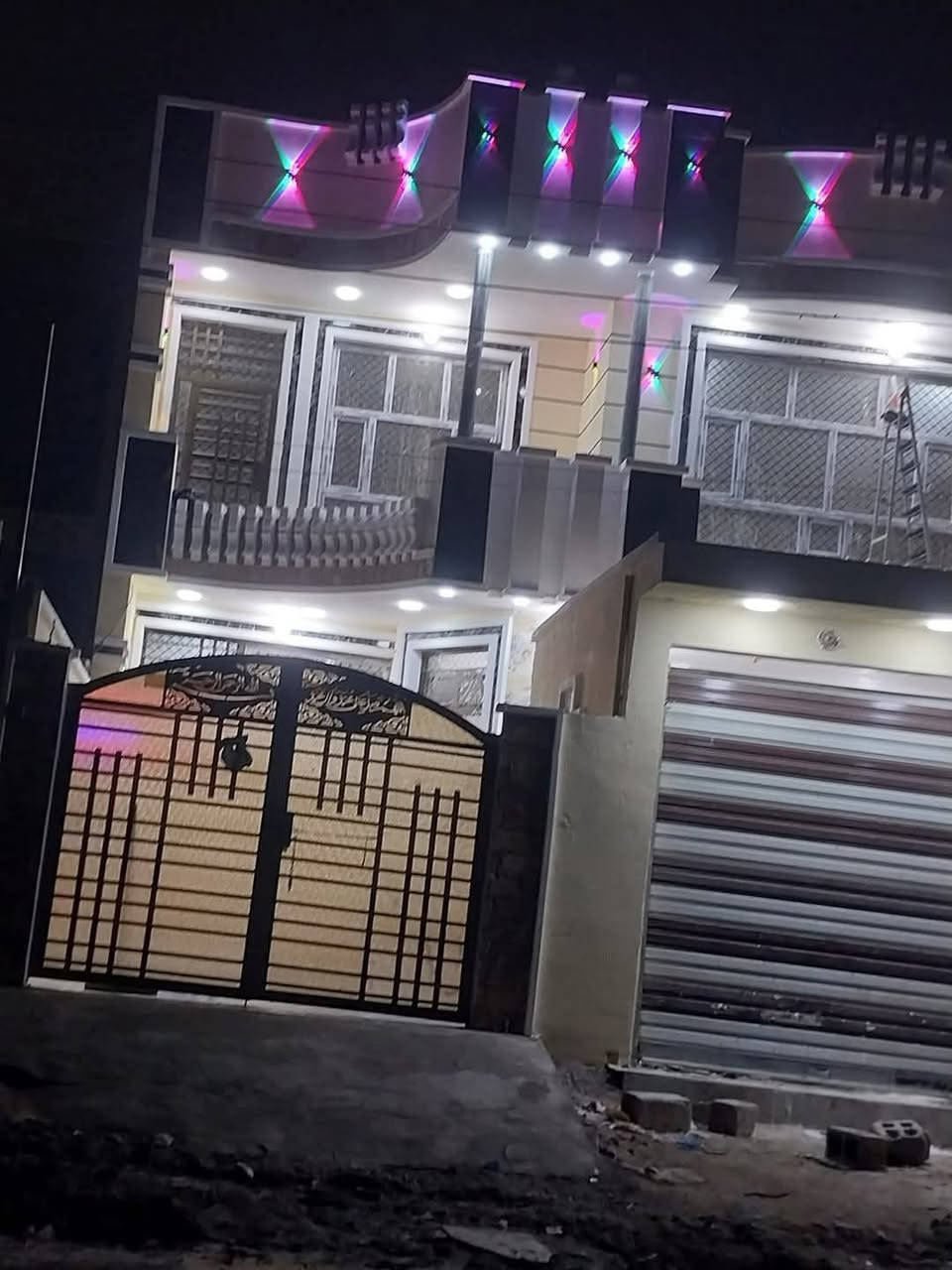 بيت للبيع حي الرسالة شارع عشرين طابو صرف بناء حديث درجه أوله يحتوي على محلات  الاستفسار ***********
