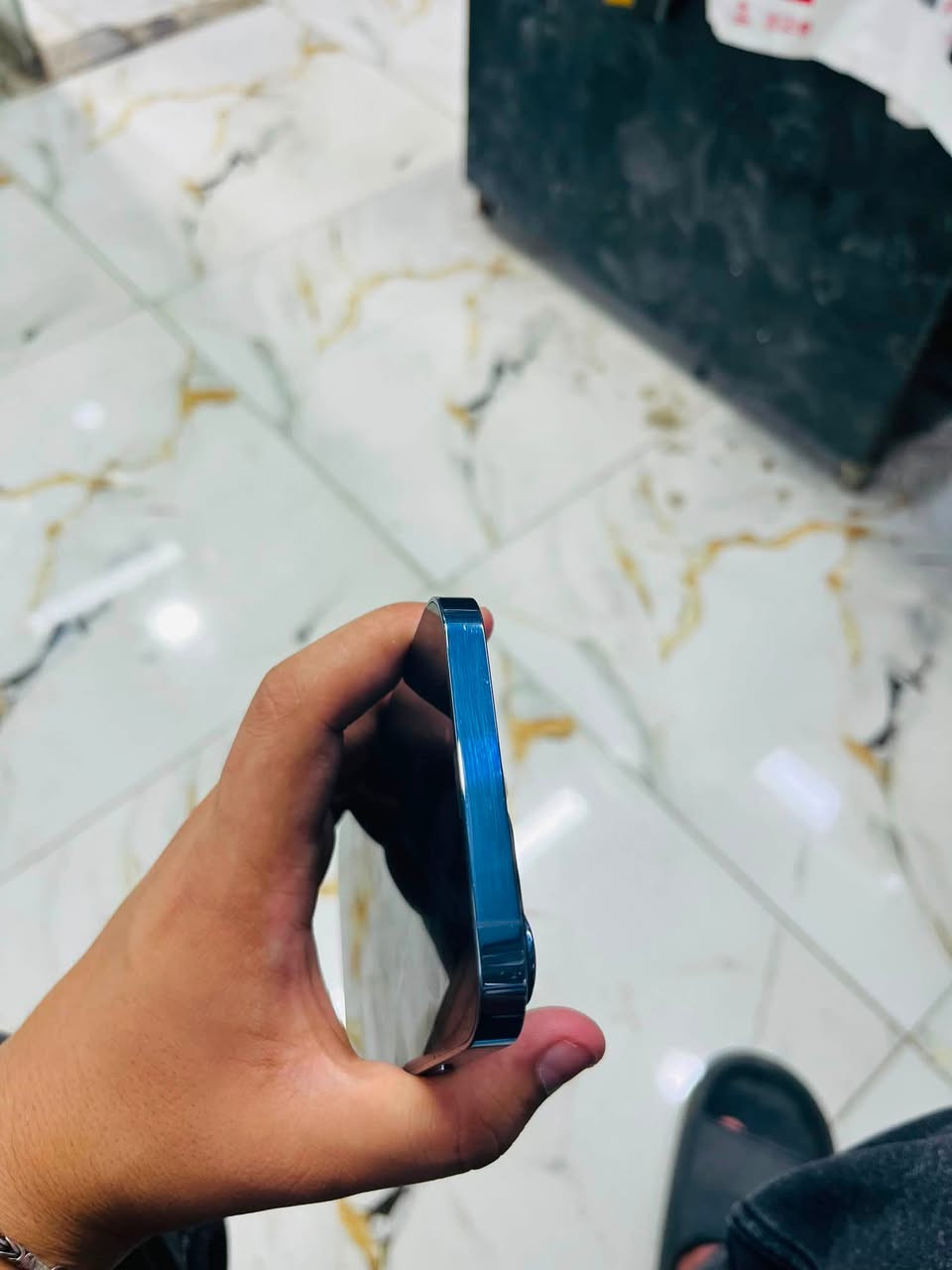 السلام عليكم جهاز أيفون ١٣ برو ماكس للبيع نضيف جدا أمريكي بطارية ٩٤ السعر ٧٢٥ وبي مجال العنوان بغداد الرشاد رقم ***********
