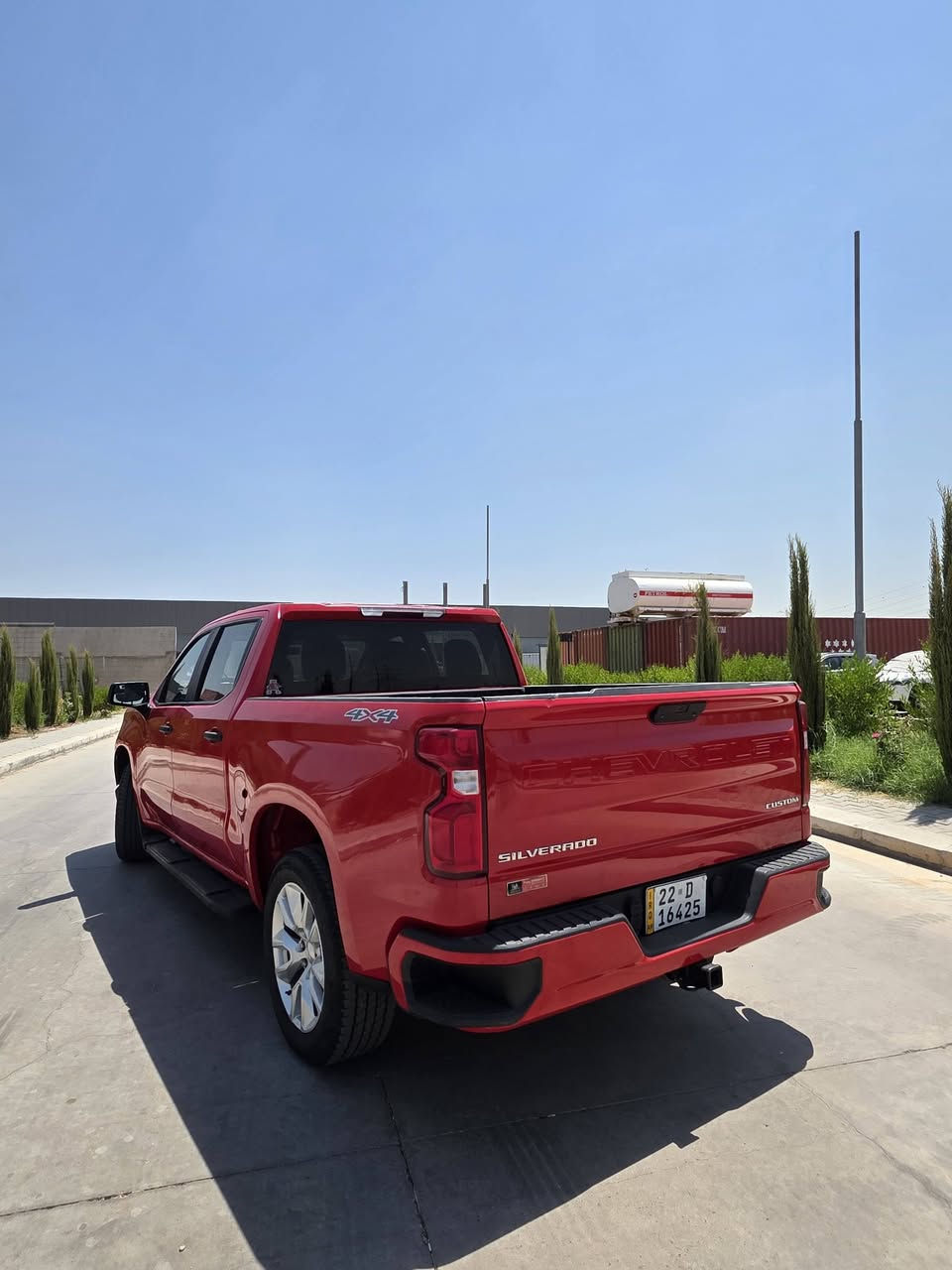 Silverado#للبيع
2021 custom 
2.7 turbo v4

ماشية :135 كم

السعر: 218$$$

٤ سلندر
كير ٨ نمر 
دبل أكسل 4x4
كاميرا خلفية دوارة
حساسات خلفي
صندوق  كهربائي
تثبيت سرعة
مرايات جانبية كهربائية
تشغيل عن بعد 
هندبريك بصمة
أبل كار بلي

٤ قطع صبغ بدون دواخل بدون شاصي بدون أرباك بشرط

السيارة فقط بيع بدون مراوس
مكان سيارة اربيل
للاستفسار: ***********
