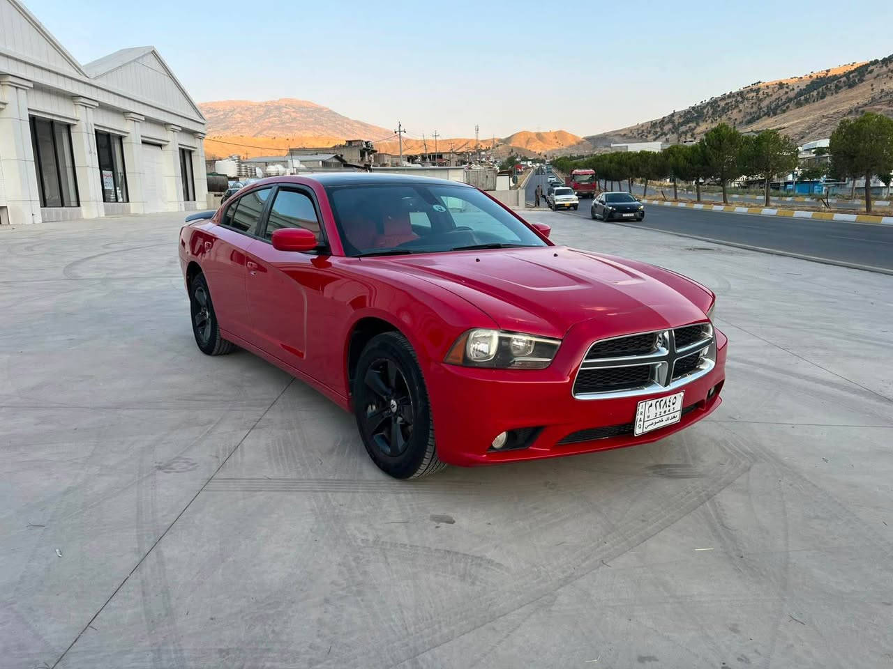 dodge charger
فڕۆشتن یان گۆڕینەوە 
مۆدێل 2014 
 V6 3.6
مواسفات فوولی بێ سڵاید 
کوشن جلد و هیتەر 
گێڕ و مەکینەو کارەبایی بەشەرت 
تەقەو ڕەقە بەشەرت 
یەک دینار مەسرەفی تیا نیە 
برێکی بەستراوە 
بڕاوەیی دووبەی 
$66 مجال
*********** أربيل, العراق
