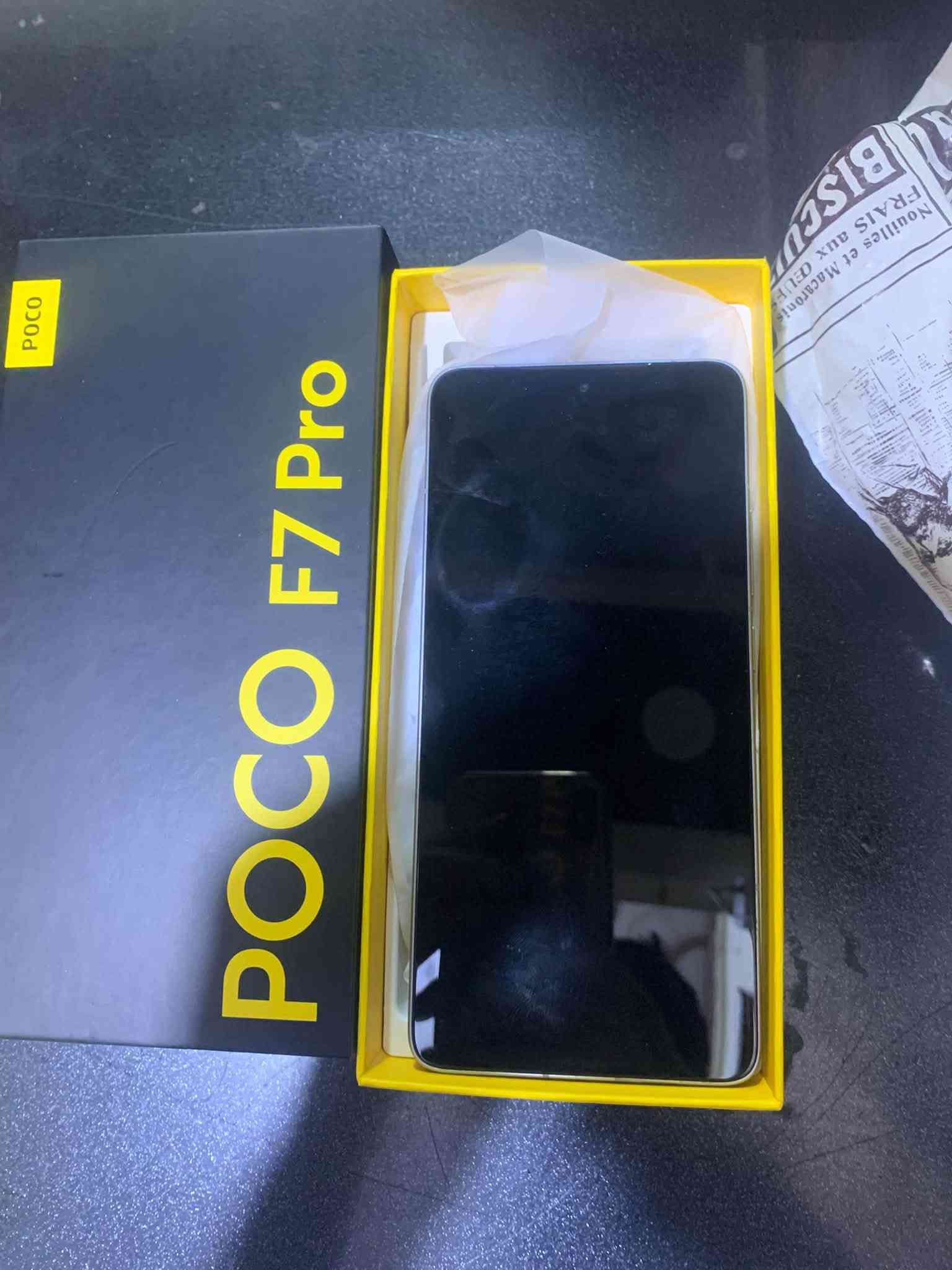 اقوا جهاز ممكن تشوفه عينك POCO F7 Pro 5G اقوا جهاز للعاب معالج سناب دراكون ايت 8 يشغل ١٢٠ فريم شاشه 144 هيرتز يدعم كامره احترافيه قويه ذاكره 512 تلفون وياهاا كارتونه كامل ملحقاته  تلفون بعدهاا بحالة الوكاله مابي زلغ نضافه تجي تشوف شوفت عينك سعرر / 500 مكاني البصره القبله رقمي واتساب /***********
