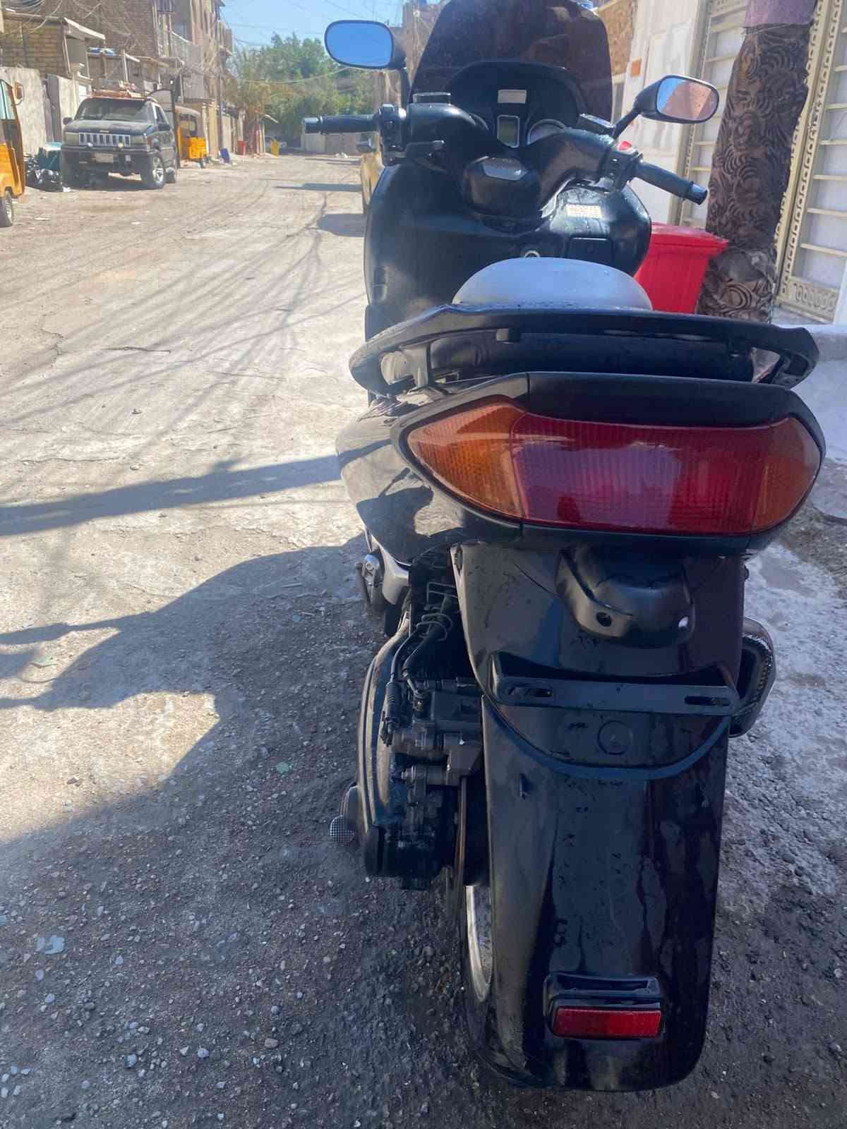 🔥 تيماكس موديل 8 (T-MAX) سوداء – للبيع 🔥
السلام عليكم إخوان.. دراجة مال اقتناء وجاهزة للمشي، ما ناقصها شيء ولا ملعب بيها، شد بلاد.

​📌 المواصفات الأساسية:

• الموديل: تيماكس موديل 8

• اللون: أسود ملكي 🖤

• الماكينة: بلادية صافية، ما ملعب بيها ولا مفتوحة.

• الظفيرة: ظفيرة بلادية شد الشركة بدون أي ترهيم أو تلاعب.

• الكفر: كفر بلادي أصلية ونظيفة.

• الإضاءة: شد لها زوج جلوبازن عالي ناصي إضاءة قوية. 💡

​🔧 الإدامة والصيانة:

الدراجة راجع عليها إدامة كاملة:

• بلاك + تنظيف نوزلات.

• فيت بوم.

• إدامة كلتشات كاملة (خرز + فايبرات + قايش).

​🔊 الصالنصة:

• صالنصة أكربوفيك (Akrapovič) أصلية بصوت روعة بدون أي لحيم.

​🛠️ ملاحظة للأمانة:

الدراجة ما يراد لها أي شيء عدا ترتيب بسيط لـ (كعكة الصالنصة) وتبديلها وبس، والدراجة أخت الجديدة.

​📍 المكان: بغداد – الشعب

📞 للتواصل والاتصال: ***********

💬 السعر 19 وبيها مجال
