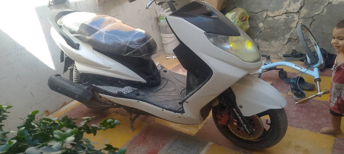 سكنس فحل   للبيع او مراوس كير فقط حسب القناعه 
 كهربايات لايت   اشاير. سلف هندر كله شغال. 
بريكات امامي دسك خلفي بنز كلهن شغالات. ما ناقصه شي 
 مكاني حله
