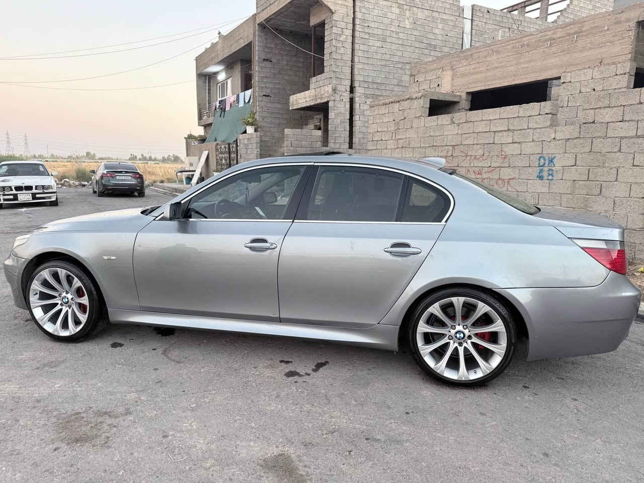 Bmw E60جاوبرۆ 
مۆدێل 2005قەپات مواسەفات مەنەفێست ئەسلی خەرامە بەشەرت بێ لێدان عام نیە عیزام نیە 
٤تایەی ویلای نوێ لە ژێرە کارەبای بەشەرت گێر و مەکینە بەشەرت تەقەو رەقە بە شەرت تەبریت  سارد و گەرم بەشەرت لەگەل سویج  کوشین جلد و هیتەر کارەبای 24عەرکە ئاوێنە شەفت و کارەبای    
گۆرینەوەش دەکەم بەشتێک کە بەدلم بێت 
شوێن هه ولێر  سەحری 90  مەجالێکی برایانە 
ژەمارە  تەلەفۆن   *********** أربيل, العراق
