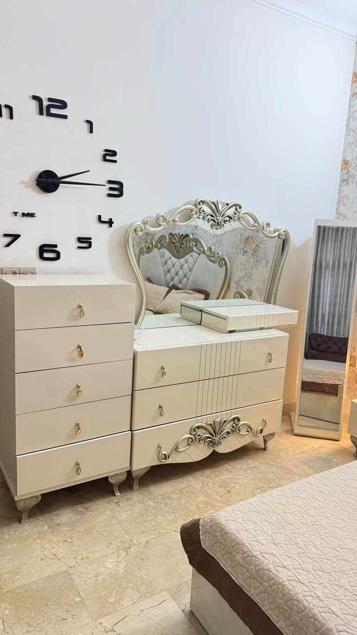 مرحبا ، غرفه نوم للبيع مكانا بغداد للاستفسار واتساب
***********
