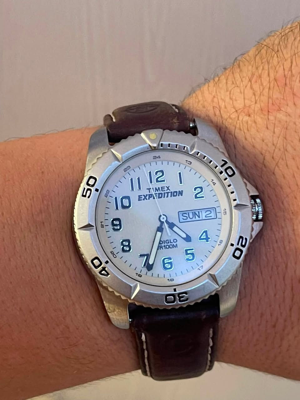 سلام عليكم ساعة ماركة TIMEX
EXPEDITION 

ساعة كله بلادية سير بلادي مينة لد 

منذف تاريخ  يومي و سبوعي 

طوق دوار 

عنواني بغداد الدورة يوجد توصيل بغداد ولكل العراق ***********
