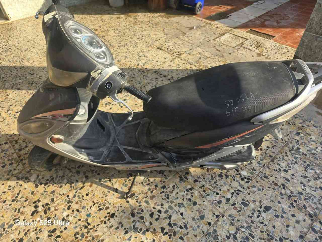 للبيع دراجة كامكو G4 متروكة، تباع عطلانة كما هي.
الحالة:
تحتاج صيانة أو تصليح.
المحرك غير مفتوح.
البيع على وضعها الحالي كما هي.
 السعر المطلوب: 200,000 دينار عراقي
قابل للتفاوض بالمعقول.
 للاستفسار: المراسلة على الخاص
 أو الاتصال على الرقم: ***********
الجادين فقط، يرجى التواصل.
