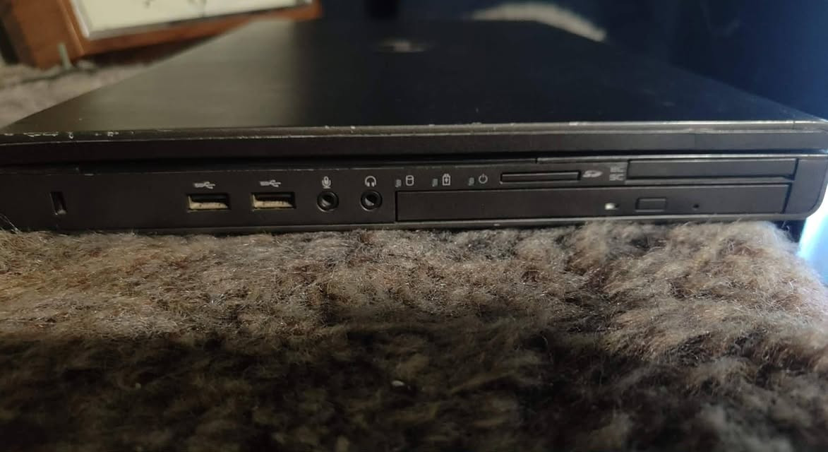 سلام عليكم 
Dell Presision M6800 حجم 17
core i7 4910MQ
Ram 16gb 1600
Nvidia quadro 2gb 
Ssd 256 
ملاحظه الكيبورد بي الاتجاه الجوه ميشتغل وF11 
مكاني بغداد البلديات *********** سعر 150

