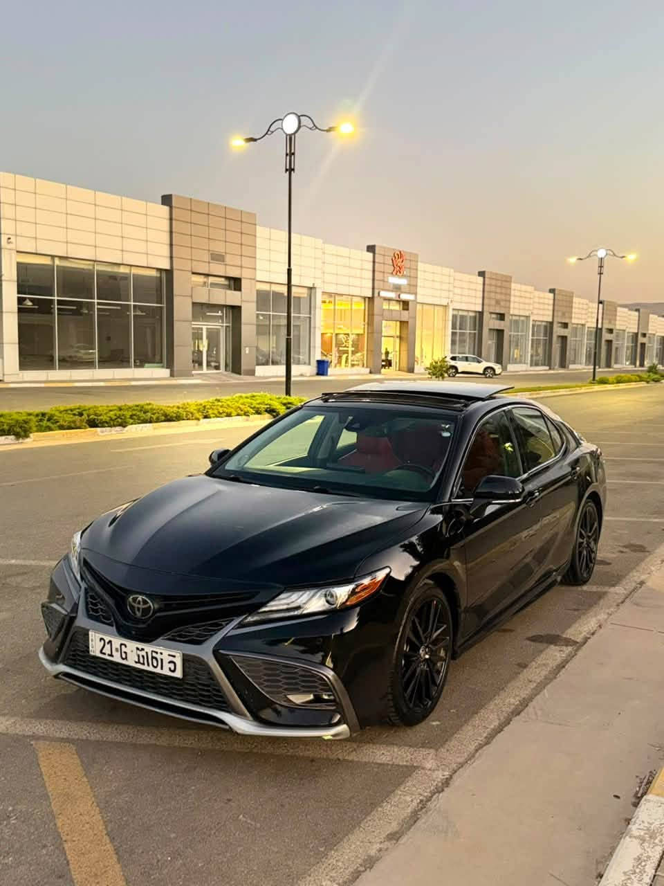 TOYOTA CAMRY XSE V6
سەیارەکە بی بۆیاخ بێ سارد بێ کرانەوە 
مواسەفاتی فول فولە 
•شەش بستۆنە 
•پانۆراما
•بەسمە 
•داتاشۆ 
•شاشە گەورەو شاشە  و سەماعە JBL 
•سێ مۆدی لێخورین (eco , normal, sport)
•تراکشن کۆنترۆڵ
•برێک کارەبای ، HOLD
•کوشن سارد و گەرم 
•کوشنی سەکن و سایەق کارەبای 
•سوکان هیتەر 
•حاسە و رادار پێش و دواوە ، پێنج کامێرە و 360  دەرەجە 
•وایەر لیس چارچ 
•ناو گێچ دیجیتاڵ 
.سوکان ڤۆلیۆم
•لایت لید و عەدەسە و زینۆن ، بلاجکتۆر 
•بەگ لایت لید 
•تەبریت مەرکەزی 
•ناو سوور بیلادی 
•تحدید سورعە 
•گێر ئۆتۆماتیک و عادی 
•ئاوێنە رادار 

* گێر و مەکینەی نەکراوەتەوە بێ عەیبە بە شەرت 

* سەیارەکە هیچ مەسرەفێکی نیە چوار تایەی تازەی لەسەرە
هیچ تەقەو رەقەی نیە ، رۆن و فلتەر هەموی تازە گۆراوە 

* سەنەوی رەقەم هەزەی تازەیە 

* سعر :٢٣٦ گەلاو مەجال 

ژ.م: ***********

ناونیشان: سلیمانیً
