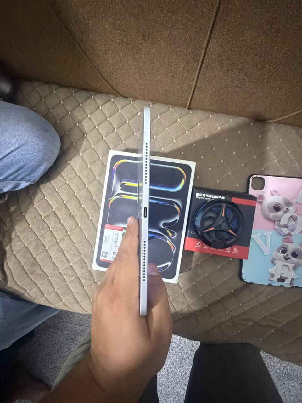 سلام عليكم عندي ايباد M4بطاريه 87 ذاكره 256  كامل ملحقات نضافته100/ ويا. براد سعره قفل 950العنوان  بغداد الرقم ***********
