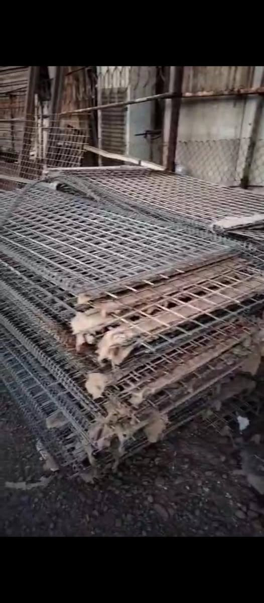 سلام عليكم ورحمة الله وبركاته 
بيارسي هسكو مريكي اصلي مغلون ٥ ملم طول ٢ متر وعرض ٢ متر سعر طبقه ٣٣ 
 العنوان بغداد شارع فلسطين ‎***********
