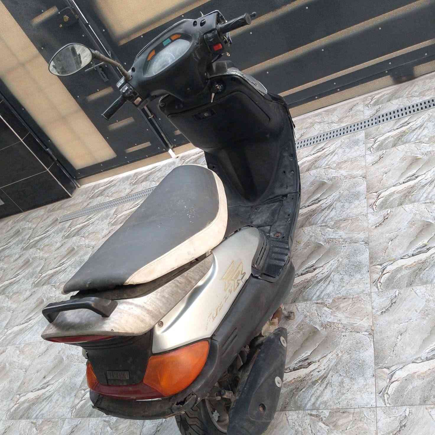السلام عليكم دراجه فراشه فضائي مكينه بيهه دخانه بس  مكينتهه ناعمه شلعه ومعدل حلوه كابريتر جديد السعر 160 بعقوبه التحرير ***********
