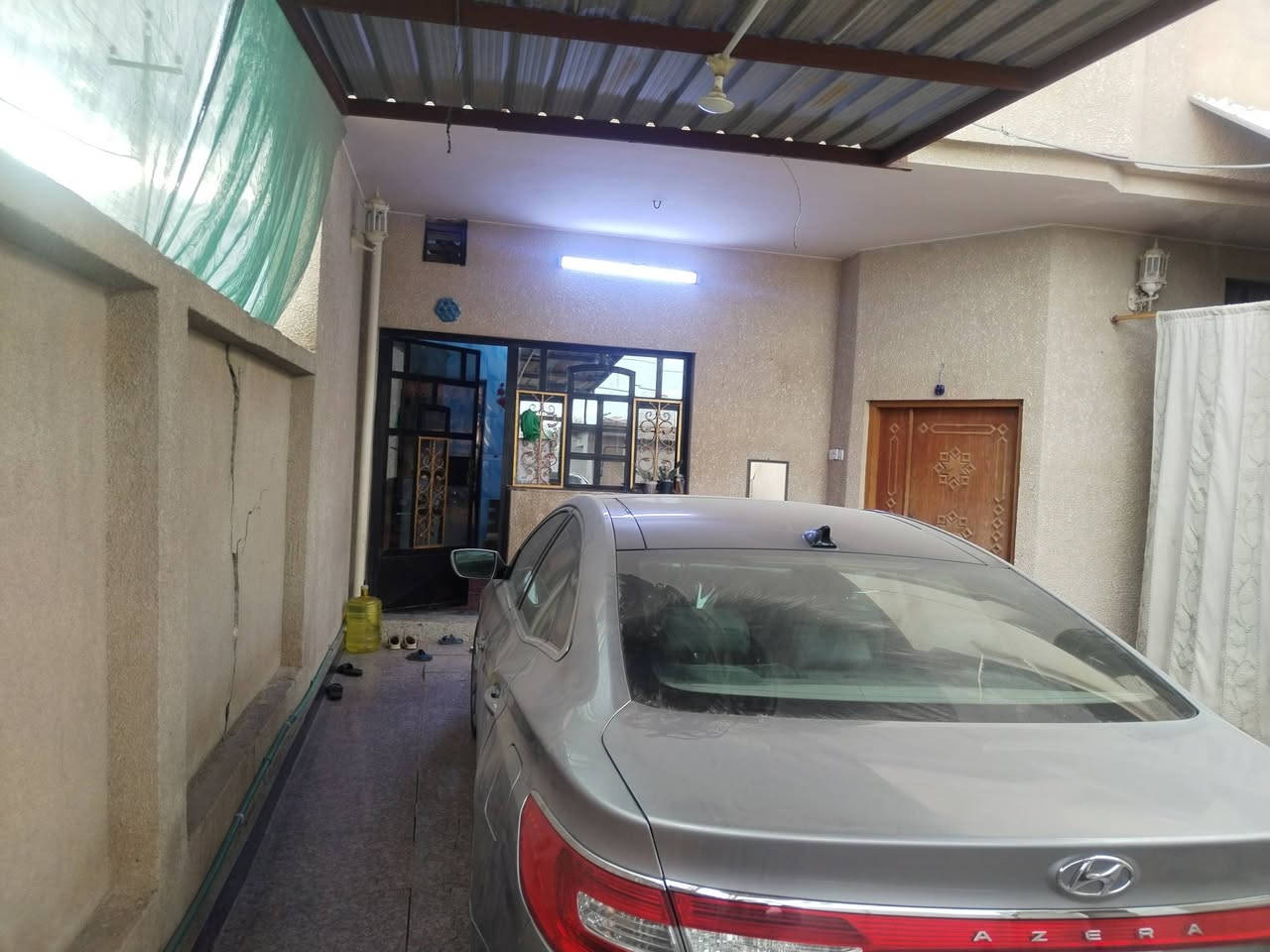 دار للبيع أو مراوس بأقل حسب القناعه طابو زراعي مساحه ٢٢٠ متر طابقين ركن يحتوي على ٣ غرف نوم ويحتوي على محل ٥ ×٤ وهول داخلي واستقبال ومطبخ متوفره كافة الخدمات وحتى الانترنيت باب البيت السعر ١٥٠ وقابل للتفاوض الهاتف *********** والخاص مفتوح والشراي يتصل ويدلل
