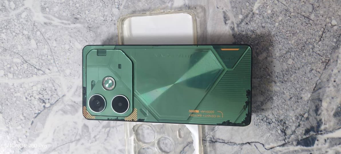 سلام عليكم موبايلTECNO POVA 6 Pro لل بيع ذاكرا 256 بوبجي 60 فريم فول سلاسه سعر 125 بي مجال  بس لاقطه عاطله وسماعه بيه جزه

نص مكتوب في الصور:
- HONOR 200 Pro