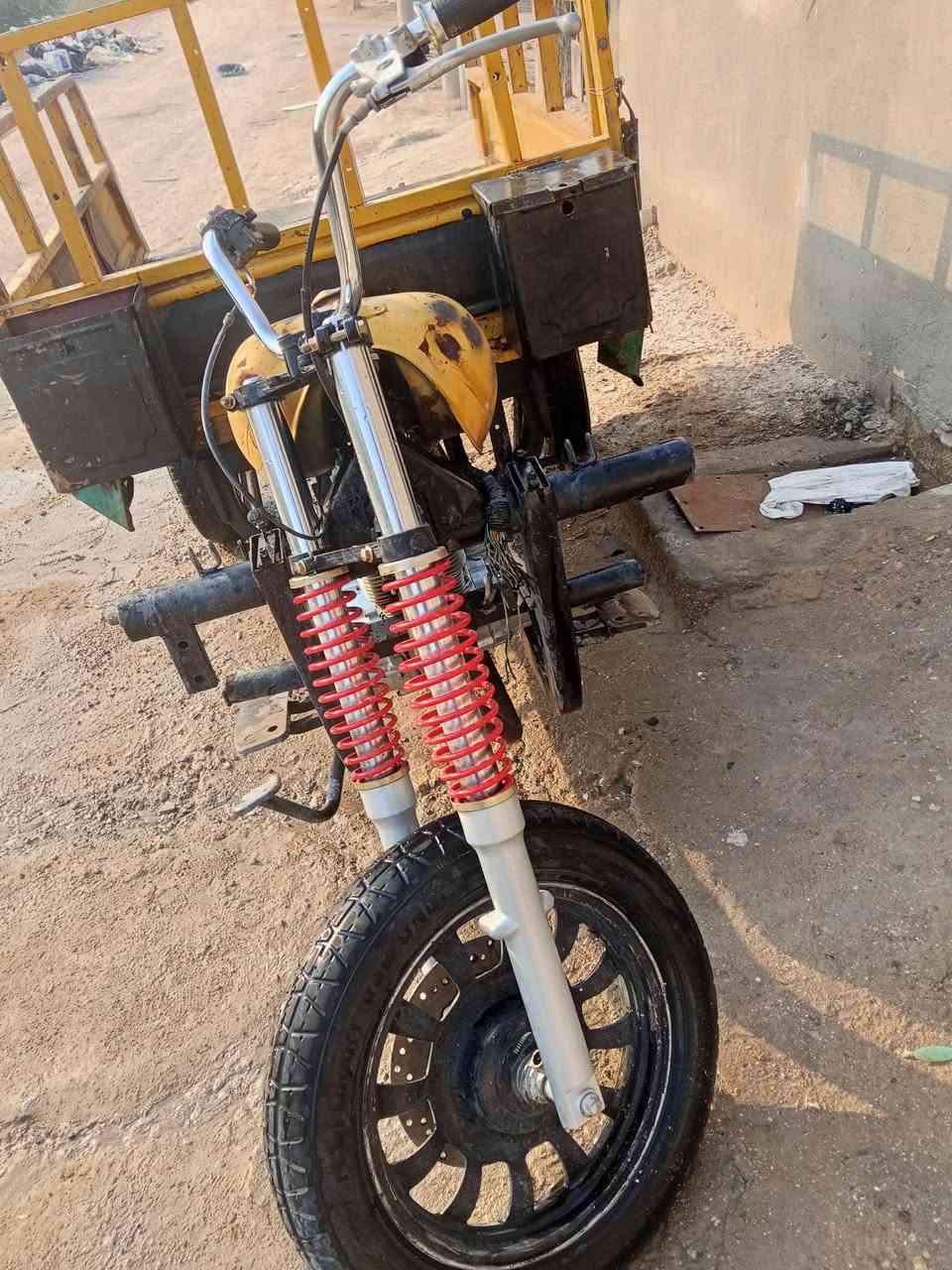 سلام عليكم ستوته للبيع ادوات ستوته امتيار مكينتهه نضيفه وحلوة وناعمه شاصي نضيف دبلات كدام جدد ورا جدد سعر 400مكاني بصرة جزيرة قرب جسر لخالد ***********
