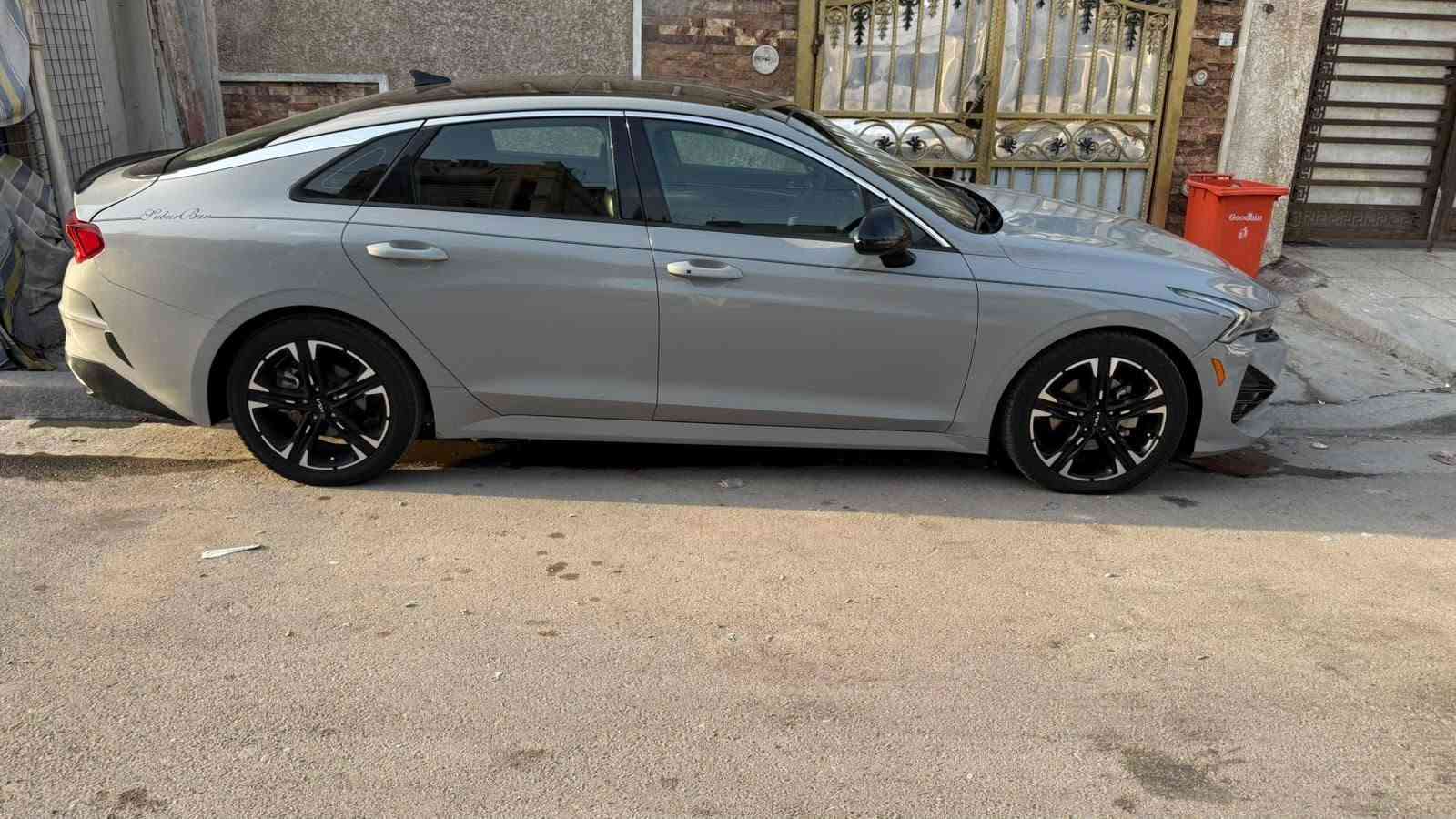 السلام عليكم
KIA K5 GT Line 1500 تيربو
رادار امامي 
بانوراما
بصمة 
تشغيل عن بعد
3 عدسات
ويل كب 18
بك لايت led
كشنات جلد
شاحن لاسلكي
اشاير بالمري
كشنات كهرباء
تسخين مقاعد 
مثبت سرعة
تحديد مسار 
هاند بريك بصمة
تبريد بيانو 
انارة داخلية لمس
حادث بس بوارد بدون صبغ بدون تبديل 
صور الحادث مرفقة بالمنشور
السعر 165 
مكان السياره بغداد
***********
