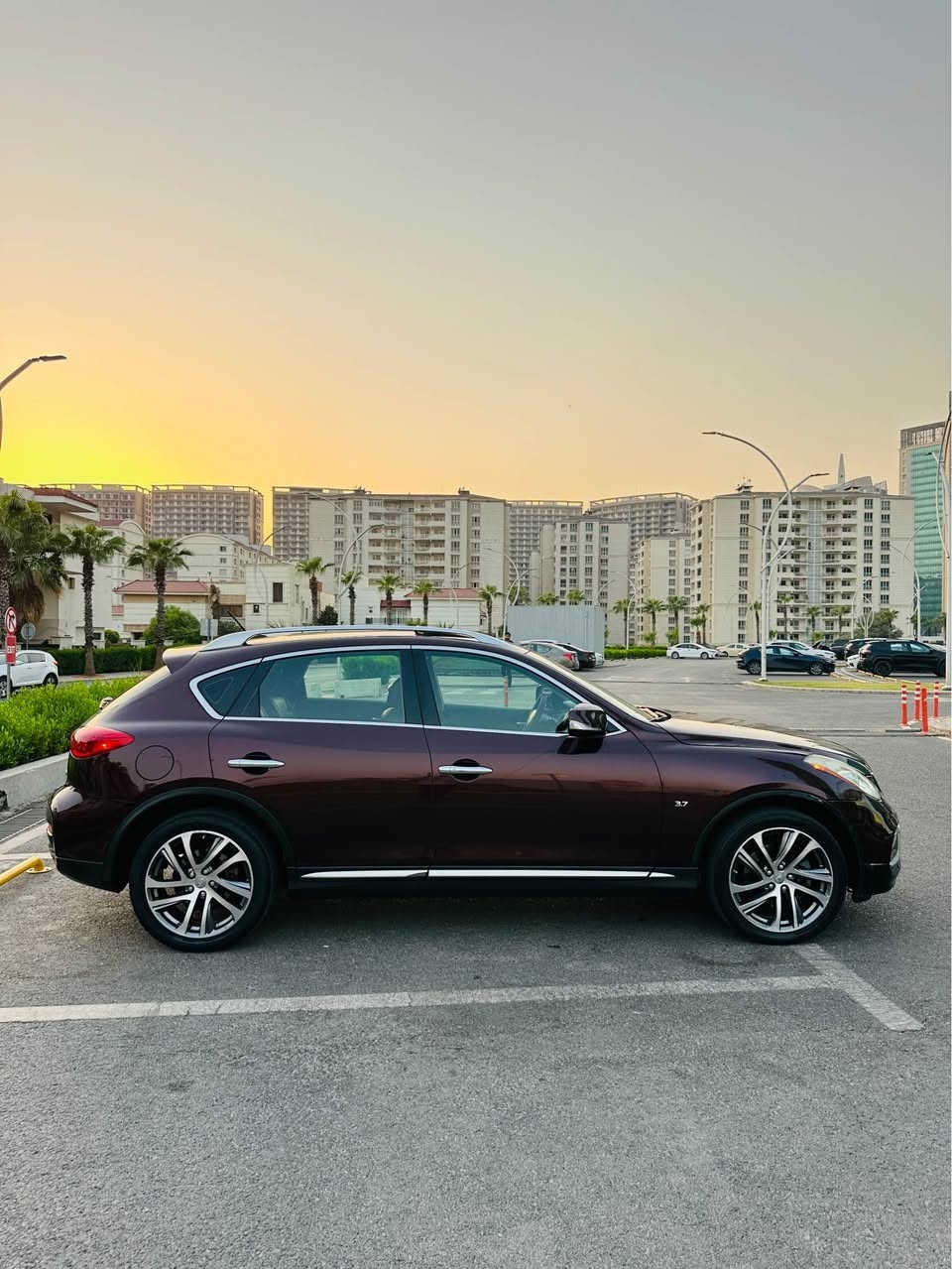 للبيع بسعر نيسان سني و مكفولة كفالة عامة من الصبغ و حادث السيارة ايد واحد من الوكاله لحد الان 💯

INFINITI QX 50 2017 

للبيع فقط بدون مراوس 

اخوان السيارة صفر شركة اربيل ضمان دولي مكانين صغير تعديل و شبر تكحيل لا داخل لا ضربة لا ارباك 💯 سونار موجودة

موديل : 2017
محرك : V6 ستة سلندر بانزين 3700 الوحش 😉
ماشية : ١٣٠ الف كيلو
لون : عنابي و دواخل عنابي هم 😍
نسبة نضافة : 97% 
رقم السيارة : اربيل الجديدة
مكان السيارة : اربيل شارع ٦٠ 📍
سعر المحروسة : 118$ 💰 ورقه فقط تفليش و تدمير الاسعار جوة السوك و بلاش بلنسبة للمواصفات و موديل 💯

رقم موبايل : 

***********
***********

اخوان السيارة مواصفات فول الفول للأخير ٥ كامرات و سلايت و بيبان بصمة و كشنات خزن و هيتر و سستم سماعات بوس مع امبريفاير بلادية و بعد كلش اهواي مواصفات 😉

فحص و هزة و سنوية جديدة و السيارة بأسمي تحويل مباشر نفس اليوم دينار غرامة ما عليها

محرك و گير كفالة عامة صدر و تخم تاير جديد و تبريد ماشاء الله ثلج ما تتحمل كدامه 😍💯

اخوان سعره جداً مناسبة و السيارة نضافة فول جداً حلوة بل عافية على يأخذه ايد واحد من الوكاله لحد هذا الدقيقة و سيرفز مالته كله بل وكاله 💯 أربيل, العراق
