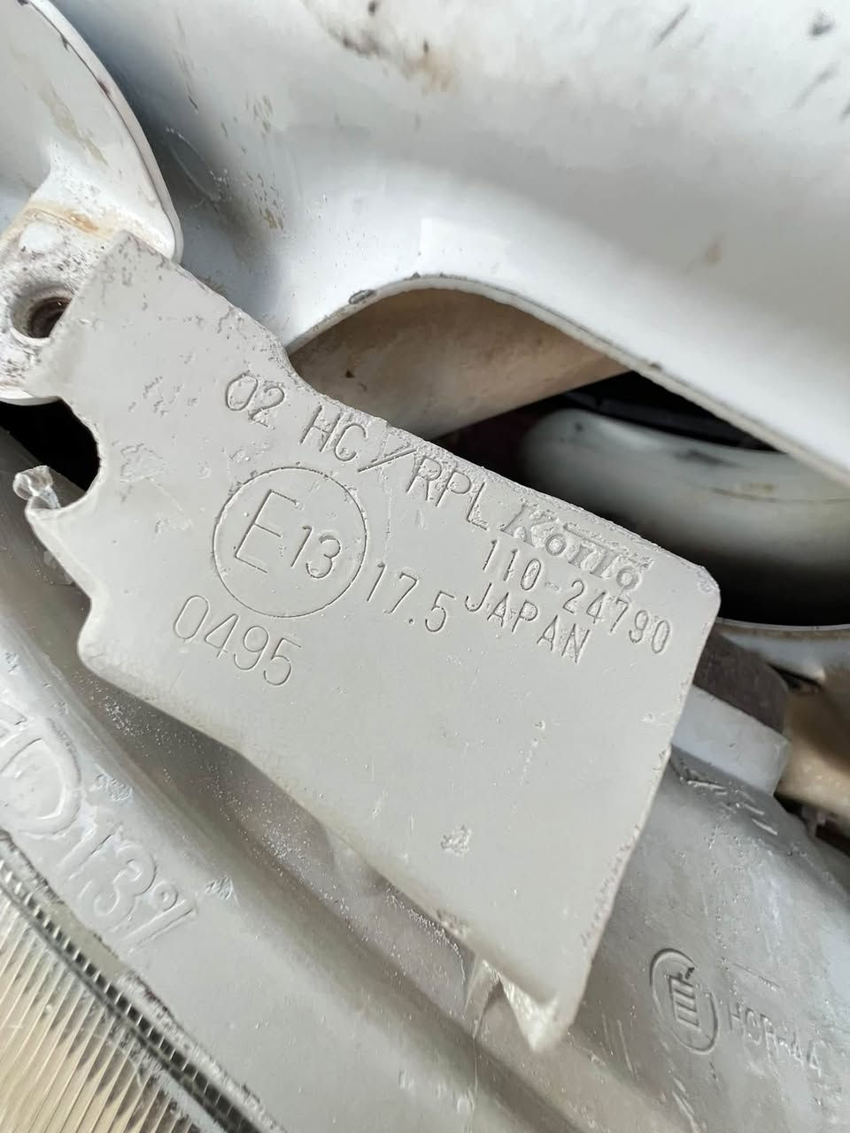 بەناوی خودا
پیکاب نیسان ( ٢٠٠٢ ) یابانی 

_ دەبڵ ئەکسل بیلاد مەکینە بەخە
300KM 

_ بێ دەعم و زەربە پێش و پشتی کەپسە بەشەرت 
بۆیاخی پەمپی تیانییە تەنها چەن جێگەیەک کارتی هەیە لەسەر هەڵدان کارت کراوە بێ چەکوش و مەعجون

_گێرو مەکینە و دەبڵ گێڕ ئەکسل دەبڵ ئەکسل بەشەرت 
تەقەو رەقە نیە زۆر نەرم و بە هەلمەتە سەیارەیەکی زۆر تازەیە لایت و عەتەر و دەعامیەکانی بیلادی شەریکەیە 

_سەنەوی بەسەر چوە تەحویل و خەرامە وەکالە بە شەرت 
گۆرینەوە ناکەم تەنها دەیفرۆشم ..

لەهەڵەبجەی شەهیدم 

***********
ڤایبەر و وەتس ئاپ لەسەرە
