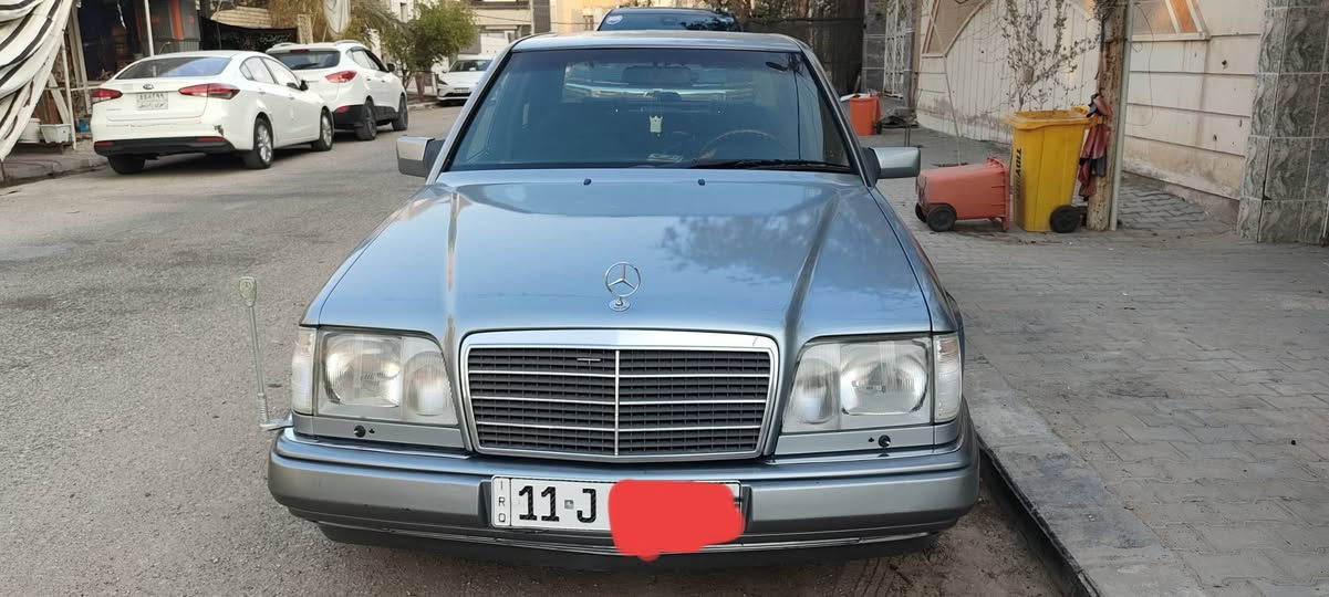 🚘✨ للبيع مرسيدس W124 موديل 1991 — محدثة 1995 ✨🚘

🔥 سيارة مرتبة ومميزة، مصبوغة صبغ جماليه بالكامل، بدون ضربة أو حادث، والشواصي والقواعد نظيفة وما بيها أي تلزيك.

📍 المكان: النجف الأشرف
🔄 مداور بأي محافظة
📞 للاستفسار: ***********

🔧 المواصفات والتجهيزات:

✅ كير ومحرك 360، خراطيم مو 320
✅ حدادية جديدة
✅ تبريد جديد
✅ مروحة كهرباء تصاعدية + دبل مروحة
✅ تخم ويل تفاحة نفخ 95 أصلي جديد + سبيرات
✅ غرفة مخمل 95
✅ صاج ملكي
✅ كاعيات أصلية يانسا
✅ 12 دگمة، كلهن شغالات
✅ كهربائيات السيارة كلها شغالة 💯
✅ أريل كهرباء
✅ جام كهرباء تصعيد ويا التقفيل
✅ كيجات نيكل ولد
✅ إنارة داخلية LED شمسية
✅ عتب نيكل
✅ دبل جكمجة
✅ سكنات الداخل كلها LED
✅ عزل حراري وصوتي طبقتين
✅ سستم صوت + مسجل Kenwood أصلي Bluetooth 🎶
✅ كشنات كهرباء
✅ كشن السايق كهرباء + Memory
✅ ستيرن كهرباء
✅ سلايد روف طكتين ☀️
✅ تجاويف قلاب
✅ لايت بالكارتون أصلي + LED شمسي أصلي
✅ بردة كهرباء
✅ دبل مراية كهرباء
✅ دبل Airbag
✅ دبل Horn
✅ دبل فيت بم
✅ هوك
✅ مثبت سرعة
✅ بلوجكتر بالدعامية
✅ ماسحات لايت
✅ دبل فيت بم

⭐ ملاحظات مهمة:

🚗 السيارة مال جناي، مصروف عليها ومتعوب عليها، وكل الشغل بيها مرتب ونظيف مو تلزيك.

✅ الشواصي نظيفة
✅ القواعد نظيفة
✅ اللغود دبلات
✅ بلشتاين
✅ ماكو تلزيك
✅ الكهرباء كلها شغالة 💯

📄 رقم بغداد دولي باسمي
📅 السنوية لغاية 2030

💰 السيارة جاهزة للفحص والمعاينة، والجاد يتفضل يشوفها ويحكم بنفسه.

✨ فرصة حلوة للي يريد مرسيدس مرتبة ومجهزة وشغلها نظيف ✨
