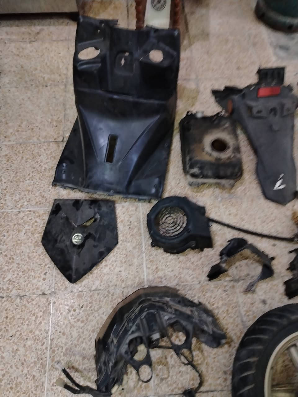 سلام عليكم غراض لبيع شمعه 18 و21 فقط رقم التلفون *********** مكان بغداد مدينة الصدر
