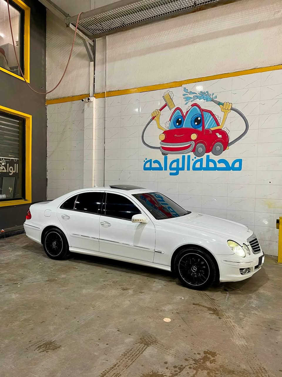 مارسدس W211 E350 2007
وكالة خليجية ELEGANCE
اللون ابيض داخل جلد عسلي 
مكينة ٦ سلندر ٣٥٠٠ تنفس طبيعي
كير ٧ نمر وضعية سبورت وكمفرت 
نظيفة جدا سيرفس كامل صفر مسج 
وكالة خليجيه بدون حادث  
دفع خلفي المرغوب، تحكم ستيرن
ستيرن كهرباء ، فتحة ، برده خلفية كهرباء 
لايت داينمك ، بلوجكتر سمارت 
زراك لايت ، جام ازرق اوتو
كشنات جلد كهرباء خزن ميموري
حساسات امامية خلفية ، اوتو هولد
ويل ١٧ ، تاير عالي ، صدر جديد 
ارضيات شركة تبريد ثلج 
 بدون اي نقص رقم بغداد باسمي
بيع او مرواس بموديل احدث 
العنوان بغداد
 سعر $١٥٨
تواصل ***********
