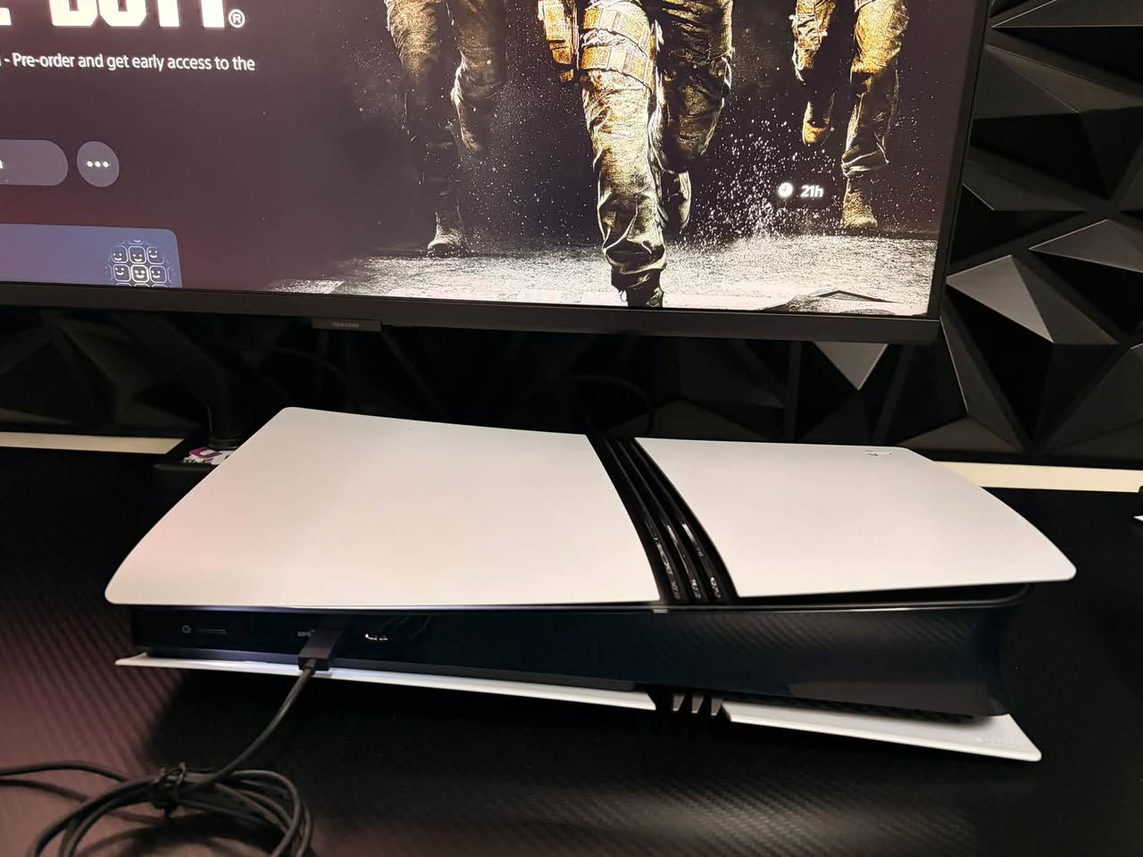 السلام عليكم جميعاً
للبيع جهاز PlayStation 5 Pro (النسخة الاحترافية):
 المواصفات والملحقات:
 الجهاز داخل الضمان.
 كامل مع كرتونته وكافة ملحقاته الأصلية (اليدة الأصلية والكيبلات).
 شغال وبدون أي مشاكل أو عيوب.

سماعة Pulse Elite Wireless Headset الأصلية الخاصة ببلايستيشن.
المواصفات: تحتوي على مشغلات مغناطيسية مستوية (Planar Magnetic Drivers) لتقديم صوت محيطي دقيق جداً ونقي ممتاز لمعرفة اتجاه الخطوات بالألعاب التنافسية.

💰 السعر المطلوب: 1,450,000 دينار (قابل للتفاوض البسيط للجادين).
📍 المكان: بغداد (المعاينة والتجربة قبل الشراء حق المشتري).

ملاحظة: الجهاز والسماعة بنظافة 100% وبحكم الجديد، والأهم إن الاثنين داخل الضمان الرسمي ومع كافة الكراتين والملحقات الأصلية

📲 للتواصل والاستفسار: عبر الخاص او ***********
