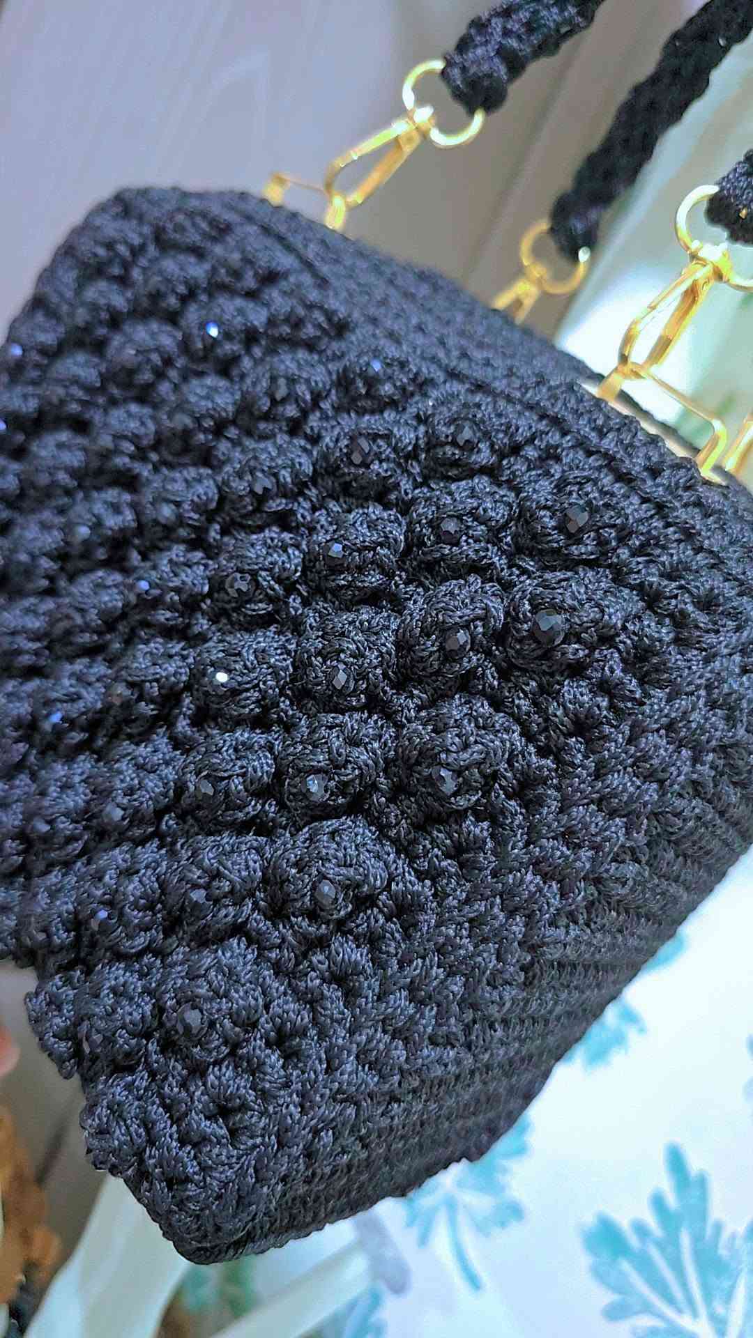 جنط نسائيه البيع السعر داخل الصوره

نص مكتوب في الصور:
- ب ١٨ ألف
- ب ٦ ألف
- ب V الف
- ب ٦ الف