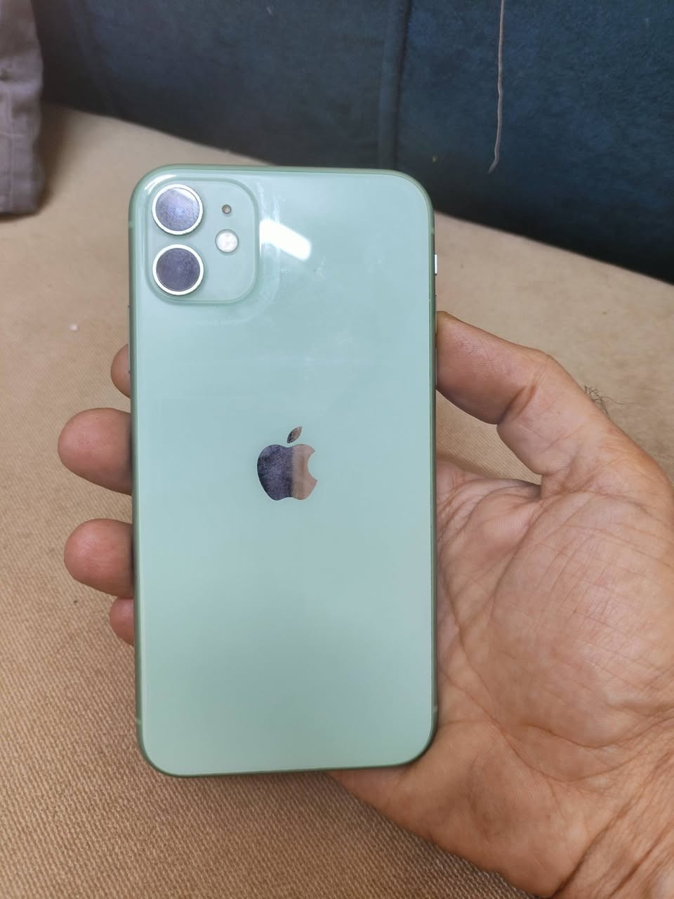 آيفون 11 عادي (iPhone 11) للبيع 📱
الذاكرة: 128 جيجابايت (128GB).

الحالة والنظافة: الجهاز كلش نظيف (أخو الجديد)، واتر بروف (مقاوم للماء)، ما بيه أي شخط أو زلغ.

الوضعية البدنية: بلادي 100%، برغي ما مفتوح بيه، وما مبدل بيه أي شيء نهائياً، شرط الفحص.

نسبة البطارية: 74% (بطارية بلادية أصلية، أداء ممتاز وما تصرف شحن، تطوّل يومين إلى ثلاثة أيام بالاستخدام الطبيعي).

السعر: 225 ألف دينار عراقي.

📌 الموقع: 

✦بغداد - الشعب

📞 للتواصل والاتصال: ***********
💬 للمراسلة مباشرة عبر الواتساب: اضغط هنا لمراسلتي وتساب
