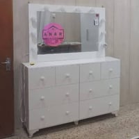 ميز • للبيع • قابل تفاوض