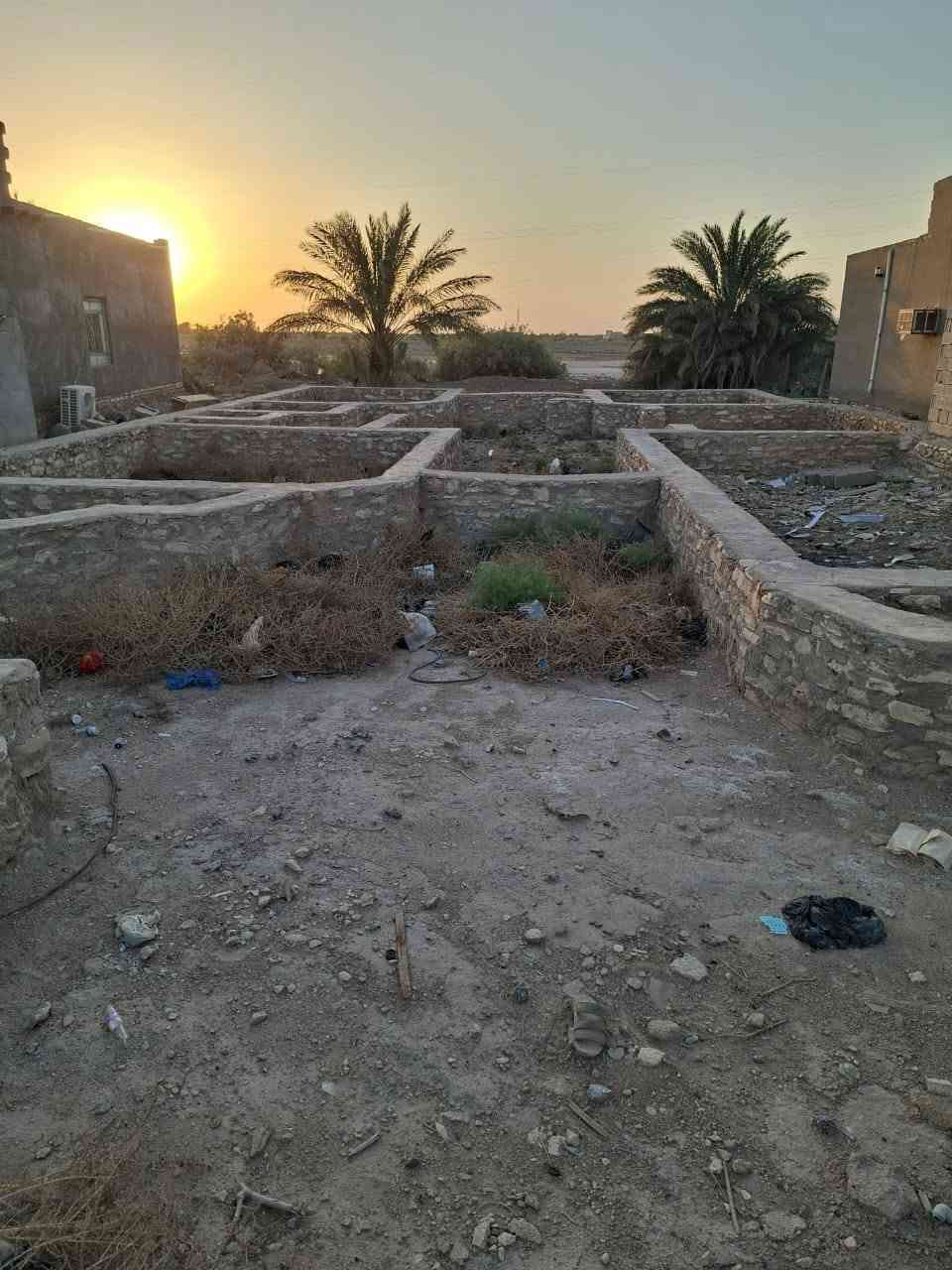 إعلان ………..٦٠٠
للبيع قطعة زراعية 

يوجد فيها بناء أساس حجر خريطة بيت كاملة

مساحة ٦٠٠م شارع خاص بالقطعة حصرآ وقرار كامل تبليط 

واجها ١٥م ونزال ٤٠م تبعد عن الشارع العام ٧٠م فقط

موقع تجاري وأستراتيجي

العنوان خلف معلق قطار ال معالي طريق مصفى النفط 

على شارع عام السايدين 

وجميع الخدمات متوفرة 

السعر الكلي 45 مليون

للاستفسار أتصال على الرقم

***********
