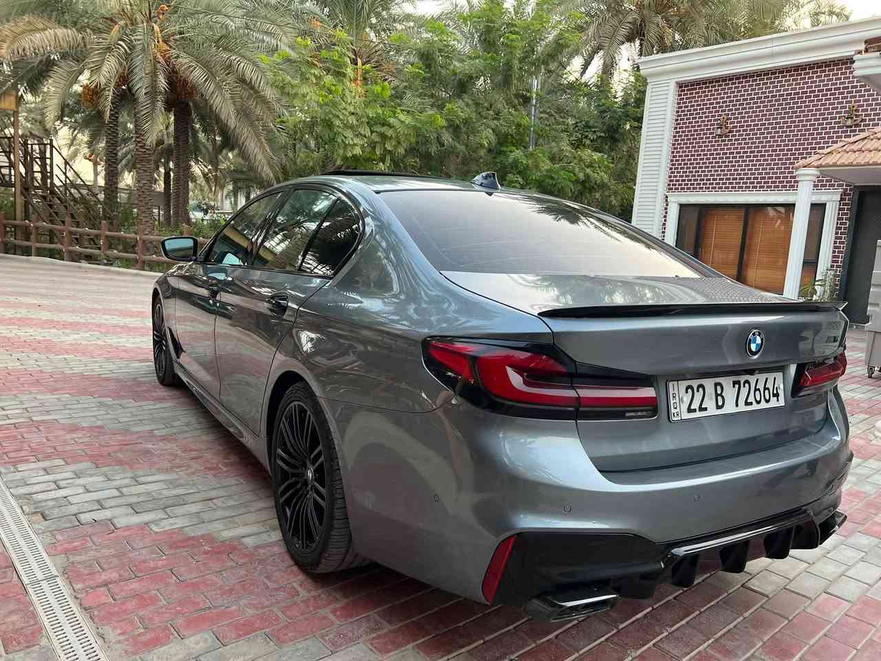 للبيع BMW 530i موديل 2020 أصل M Sport بلادي فول مواصفات:
ماشية فقط 71 الف - mil

المحرك والأداء: محرك B46D توين توربو، كير أوتوماتيك رياضي بـ 8 سرعات مع شفتات ستيرن، نظام تعليق M الرياضي ودفع خلفي.

فتحة سقف، كراسي مريحة كهربائية بذاكرة وتدفئة، إضاءة محيطية

هد أب ديسبلاي (Head-Up Display)، صوت Harman/Kardon، كاميرات 360، ودخول ذكي

لون مميز: بلو-ستون ميتاليك (سماوي)

الضربة: ضربة خفيفة بالخلف ومبدلة جنطة "بلادي"
 (ومرفقة صور الحادث للشفافية).

السعر: 29,5

للاستفسار واتساب : [***********]

