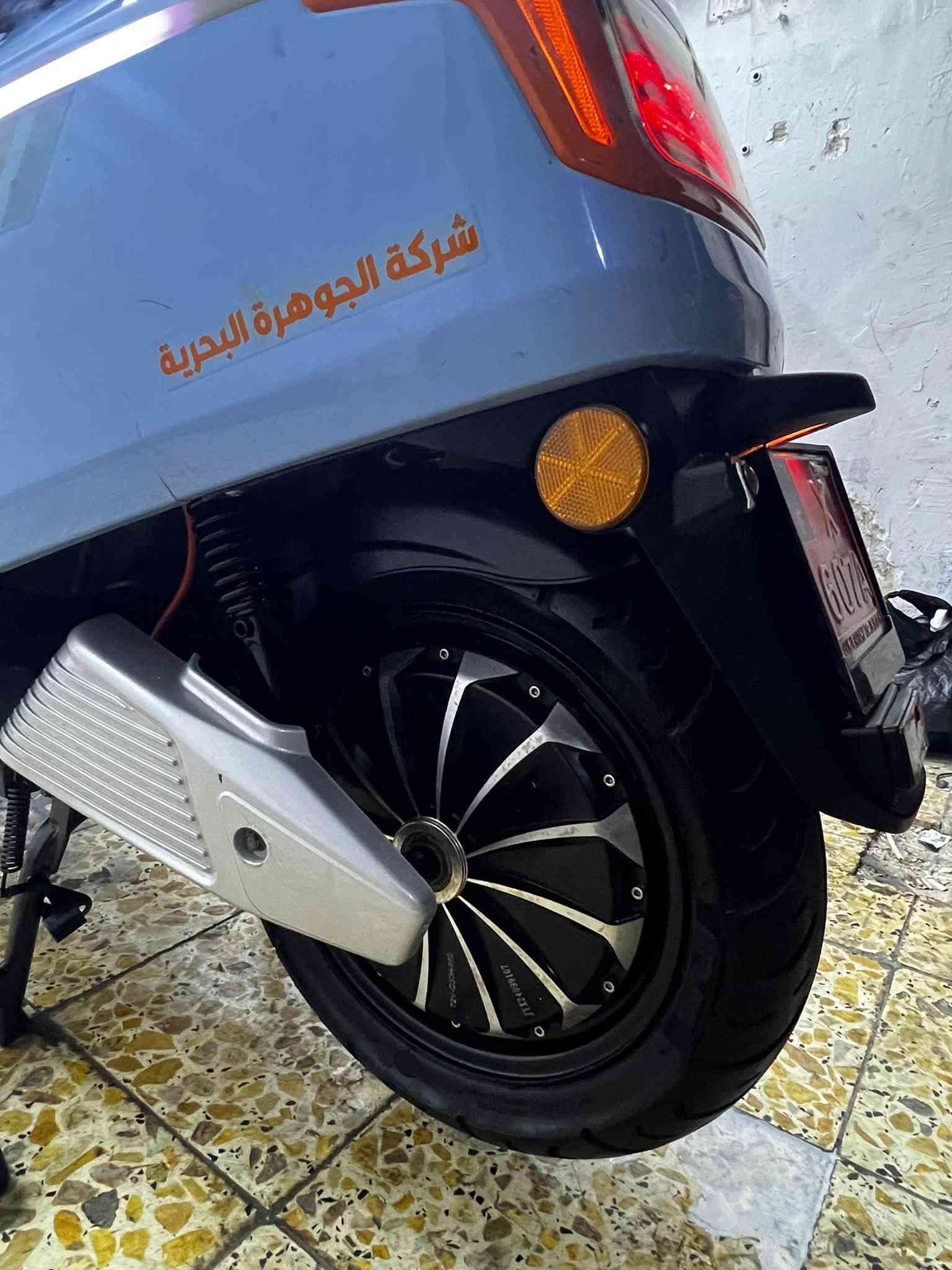 السلام عليكم للبيع دراجه شحن جوهره البحريه رانج دراجه جاهزه ونضيفه كل نقص مابيها المواصفات 6 بطاريات كرافين مسطره اشاير يمنه يسره لايت زنون عالي ناصي هورن نضام البارك والرجوع للخلف Rنضام مثبت سرعة صندوك كهربائي دراجه نضيفه ومناقصها شي مكاني بغداد جديده سعر 700 وبيها مجال ***********

