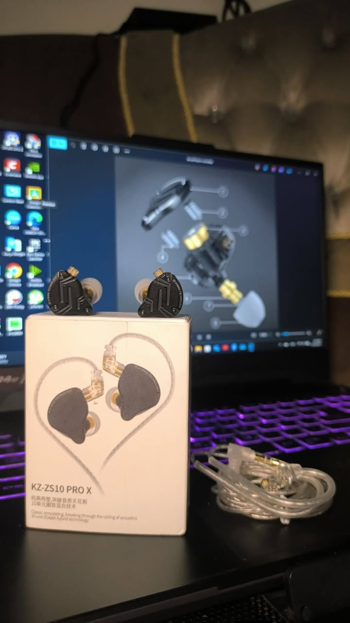🔥🎮 KZ ZS10 PRO X — دخل القيم بمستوى ثاني! 🎧💀
👣 تريد تسمع خطوات الخصم قبل لا يظهر؟
🎯 تريد تعرف العدو من أي جهة جاي؟
🔫 تريد تفاصيل الطلقات والحركة تكون واضحة؟
إذن هاي السماعة إلك! 🔥🔥
🎧 KZ ZS10 PRO X
⚡ صوت واضح وتفاصيل قوية
🎯 ممتازة للألعاب التنافسية وخصوصاً PUBG
👣 تساعدك تميّز الخطوات واتجاه الحركة
🔊 باس قوي وحضور رهيب داخل القيم
🎵 وبنفس الوقت صوتها ممتاز للموسيقى
💀 لا تخلي الخصم يفاجئك… اسمعه قبل لا يوصلك!
🔥 ارفع مستواك بالقيم وخلي كل خطوة محسوبة! 🎮
💰 السعر: 25000 دينار فقط 🔥 قطعه وحده فقط
🚚 متوفر توصيل
📩 للحجز خاص أو واتساب
📱 ***********
🔥🎧 KZ ZS10 PRO X — اسمع الخطوة… حدّد الاتجاه… وأنهي القيم! 😈🎮

نص مكتوب في الصور:
- 1 2 3 4 5 6 7 8