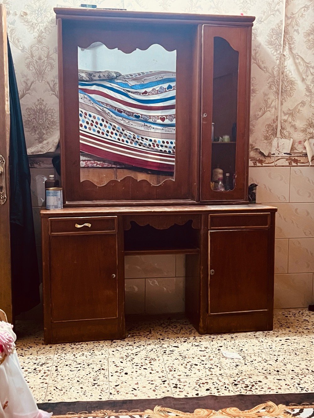 كنتور صاج ثقيل طابقين 6 ابواب مع ميز تواليت وزاويه السعر 530 وبي مجال زين تواصل ***********