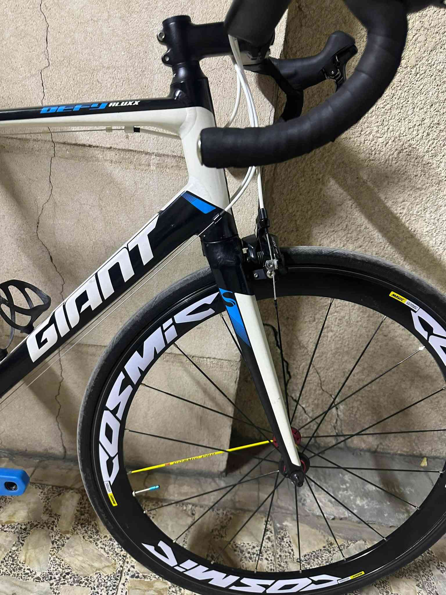 GIANT DEFY ALUXX 2018 🇹🇼
•
•

دراجة الطريق (Road bike) ماركة جاينت للبيع فقط
معدن الدراجة المنيوم الماشة و مدة السرج كاربون فايبر
(البلادي من الوكالة) 

نسبة النضافه 99‎%‎
ابعاد الفريم : الحجم 28 / القياس 54 ML
وزن الدراجة بالكامل : 8 كلغم

مجموعة الدراجة Shimano 105 R-7000 
مطابق بدون اي اختلاف جديد مشدود اصلي استيراد واصلني Made in Japan

عدد التروس : 2 / 11
الكرنك 50 - 34 T
الدشلي 11 - 30 T

المقود (الستيرن) كاربون فايبر ماركة S-WORKS
وياله كوزمك جديد شاده 6 بنط طرب حقيقي صوت جداً عالي 

اطارات الدراجة كونتينتال  25/c700
الدراجة صلوات على النبي عروس عبالك توها طالعة من الوكاله و مجهزة على اخر حباية

السعر المطلوب: مليون و الشراي الجاد يدلل
العنوان: بغداد / الشعب / سوق شلال / قرب مركز شرطة شارع عدن
للاستفسار: ***********
