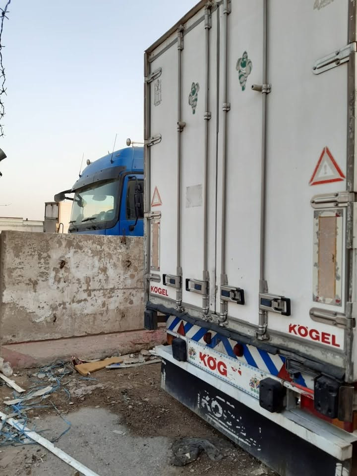 سلام عليكم
فولفو FH12   1994  رقم بغداد الجديد

مربوطه براد براده موجود تريد كامل تريد بس الراس

مجفت جديد بعده عل سحك

تايرات نص عمر

تخم چوبلس جديد 

تاروسه جديد 

سنكل امامي بلادي مكفوله من الفطر ولكسر

تبريد شغال

يرادلهه ترتيب  

السعر 240

مكانه ابوغريب الشيحه

***********
