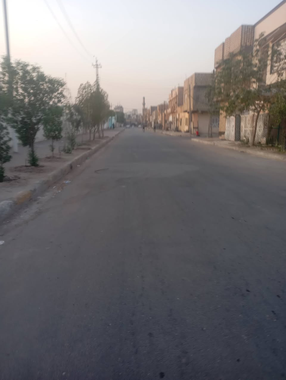 بيت البيع الجديدة الرابعة قرب سوق الحديقة قريب من مدرسة نهرين و تهذيب  120متر   290 مليون وبي مجال ستفسار ***********
