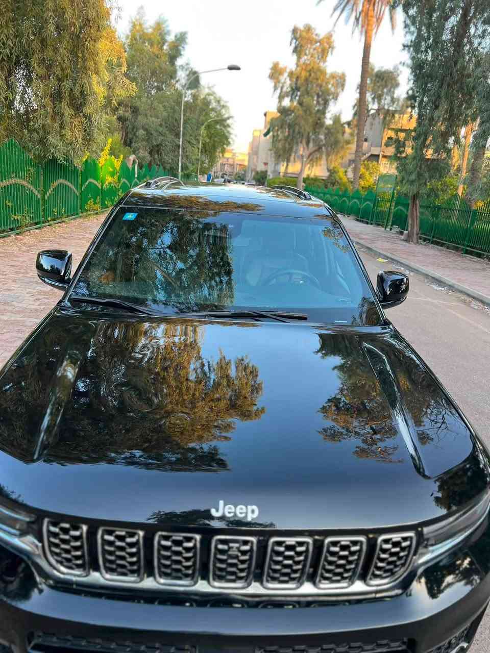 اعلى مواصفات واعلى فئة بل جيب كراند شيروكي سومت 1/1
موديل 2024

المحرك : V6. 3.6L .

العداد 5000 mi 

مقاعد 7 راكب 

رقم : بدون رقم

لون : اسود

فول موصفات اعلى شيء 1/1 

دفع رباعي 4x4

  نظام تعليق هوائي (جكات).

  قيادة ذاتية عند المنعطفات.

  رادار امامي مع مانع تصادم .

  .

  تحذير الخروج عن المسار .

  مستشعر نوم السائق مع نظام التوقف الآلي

  تحذير النقطة عمياء ٥ .

  نظام تحذير عند التقاطعات.

  نظام تحذير عند تجاوز السرعة المحددة.

  

‏

  نظام تقليل الضجيح داخل المقصورة.

  إنارة محيطية.

  شاحن موبايل وايرلس.

  تعديل وضعيات مقود السائق كهربائيا.

  مرايا تعتيم ذاتي.

  المرايا الجانبية قابلة للطي كهربائيا

مرايا الجانبية فاد

ظام الصوت من ماكنتوش مع 19 سماعة.

ويل قياس 21 انج .

* سقف بانوراما .

  شاشه كبيرة 10.1 انج .

  شاشة للراكب الأمامي .

  نظام الخرائط (GPS) .

  عرض خرائط الطريق على لوحة القيادة.

  لوحة القيادة بقياس 12 أنج.

  4 كاميرات خارجية مع بخاخات ماء للتنظيف.

 

  

  المصابيح الأمامية زنون .

  كشافات الضباب زنون .

  دخول ذكي.

  بصمة على 5 ابواب للدخول الذكي.

  تشغيل عن بعد .

  الصندوق الخلفيي كهربائي .

  فتح الصندوق الخلفي مع حركة القدم.

أقل

 

  اضافات من الخشب الطبيعي للمقصورة الداخلية.

  ذاكرة لحفظ وضعيات الجلوس للمقاعد الأمامية

  مساج للمقاعد الامامية .

  المقاعد الأمامية كهربائية .

  المقاعد الأمامية تبريد وتدفئة .

  المقاعد الخلفية تدفئة وتبريد .

  ستائر للشبابيك الخلفية.

  انارة داخلية LED متعددة الالوان .

  حساسات امامية وخلفية .

  7 راكب.

  مكيف خلفي مع وحدة تحكم منفصلة .

  تدفئة مقود القيادة.

  مانع تصادم خلفي .

  بلوتوث تلفون .

  محدد سرعة .

  نظام التشغيل والاطفاء الاوتوماتيكي 

  مكيف خلفي مع وحدة تحكم منفصلة .

  تدفئة مقود القيادة.

  مانع تصادم خلفي .

  بلوتوث تلفون .

  محدد سرعة .

  نظام التشغيل والاطفاء الاوتوماتيكي .

  نظام بريك اوتماتيكي

وبعد هواي مواصفات ما مذكورة . 

حادثها  بنيد وجاملغ امامبي نفس لون ابلادي  بدون دواخل  وصبغ جاملغ خلفي صبغ

رقم صاحب السيارة 

***********

السعر 30000$

