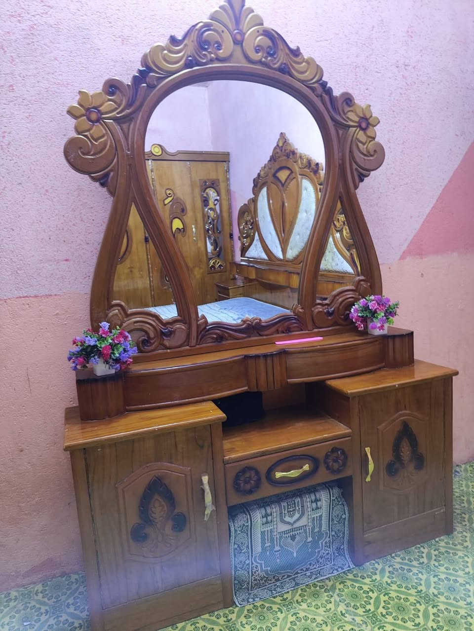 سلام عليكم قرفة نوم للبيع جديدة كلش  سعر800 وبيهة مجال مكان البصرة الزبير ***********
