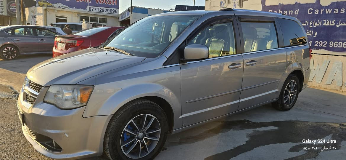 السلام عليكم 
بيع مستعجل + تنزيل السعر // 145$
المواصفات 
دوج كرفان موديل 2017 gt سلفر 
تشغيل عن بعد تحكم استيرن 
التبريد ثلاث قطع
الأبواب كهربائي كشن السايق كهربائي 
شاشة ايبات كبيرة
گير ومحرك شرط حجم المحرك 3600
الصدر بحالة جيدة 
الحادث البجم كبس
الضربة جهة باب السائق والسلايت مبدل نفس اللون + طرف السكن صبغ باب السكن والسلايت + جامرلخ الخلفي بيه صبغ ومعجون جهة السايق 
اني ابيع حزام
السنوية منتهية رقمه سليمانية مكان السيارة بكركوك الاتصال ***********
