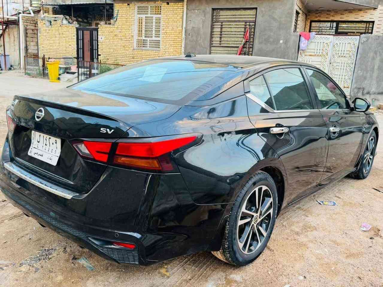 نـيسـاَن الــتـيمــاَ
Altima/2022
كافــة التـفاصـيـلـَ .....

المحــرك والأداء 
2.5 لتر 4 سلندر
القوة: 188 حصان 
القير: Xtronic CVY
سعة التانكي: 16.2

⭐ تجهيزات SV
فئة SV أعلى من S،
Apple CarPlay وAndroid Auto
Bluetooth
SiriusXM
تشغيل عن بُعد مع تحكم بالمناخ
مثبت سرعة
مقعد سائق كهربائي 8 وضعيات
مقاعد قماش
أنظمة أمان Nissan Safety Shield 360 
تشغيل بصمة/زر
دخول ذكي
مقاعد جلد
مقاعد أمامية مدفأة
شحن لاسلكي للهاتف 

وسيـلة الامـان
Nissan Safety Shield 360
فرملة طوارئ أمامية
تحذير من النقطة العمياء
تنبيه حركة المرور الخلفية
تحذير مغادرة المسار
أنوار عالية أوتوماتيكية
مثبت سرعة ذكي
        

       :Nissan USA Altima 130$
*********** 📞

