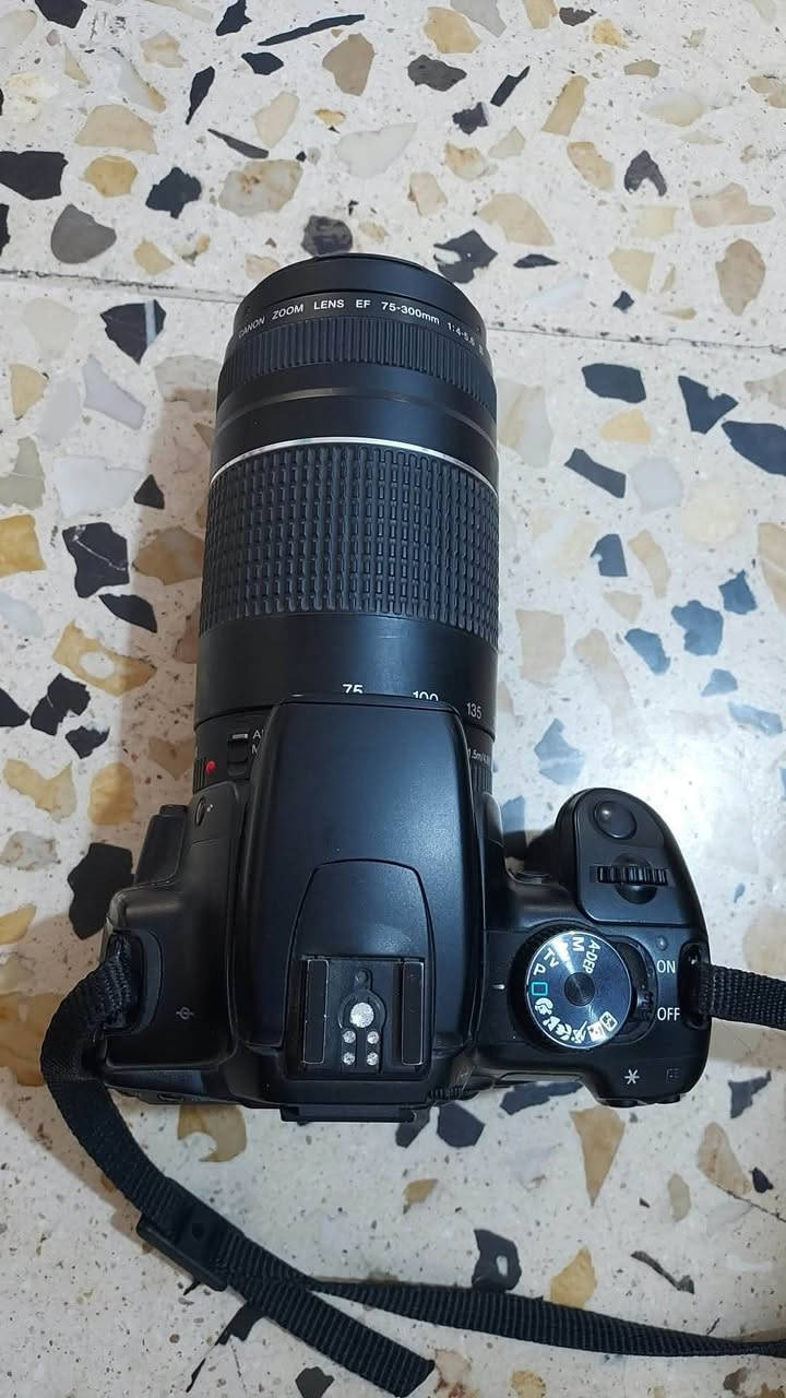 كانون 400D • 10.1 ميجابيكسل • عدسة 75-300 مم