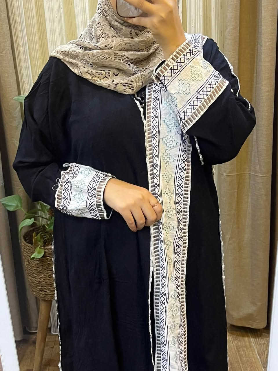 عبايات بالة جديدة🔥🤍
اسعار مناسبة جداً متتعدة ال ٢٥ للحجز دايركت او ع واتساب *********** 🤍
