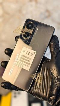 بوكو X7 برو • 512/12+12 • شق بسيط بالشاشة