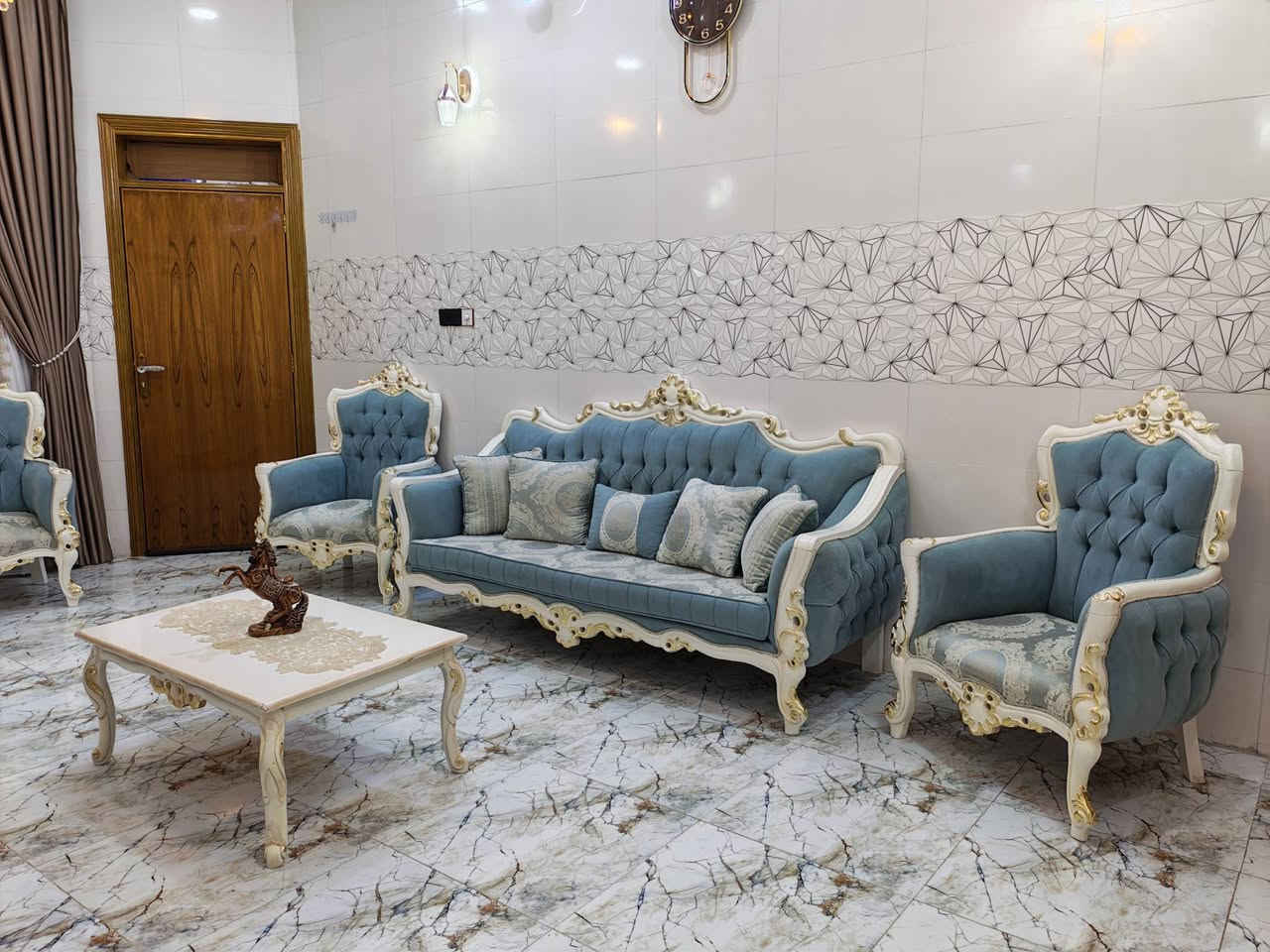 للبيع تخم ملكي زان تركي  مديل جيستر حديث ١٠نفرات مع طبلة وسطيه لون فيروزي مكان كربلاء ***********
